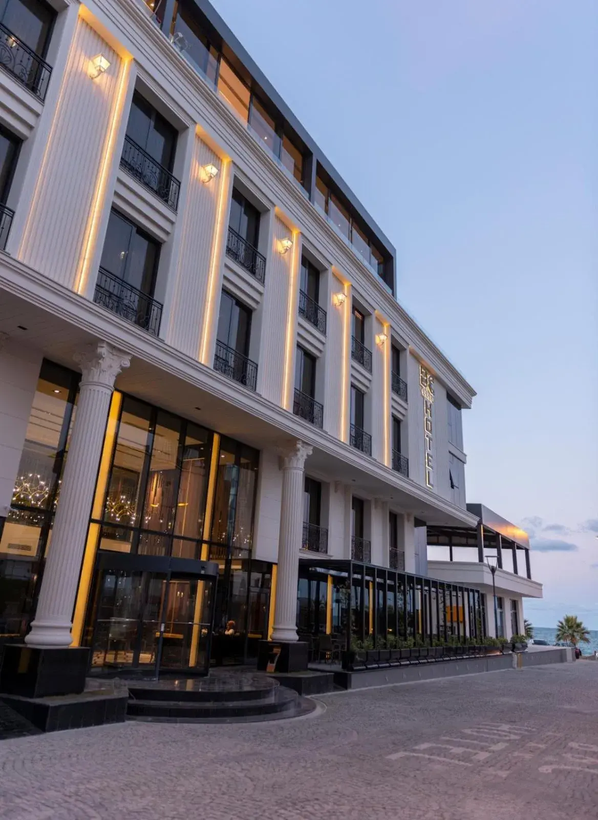 Facade/entrance in B&C HOTEL Facade/entrance in B&C HOTEL