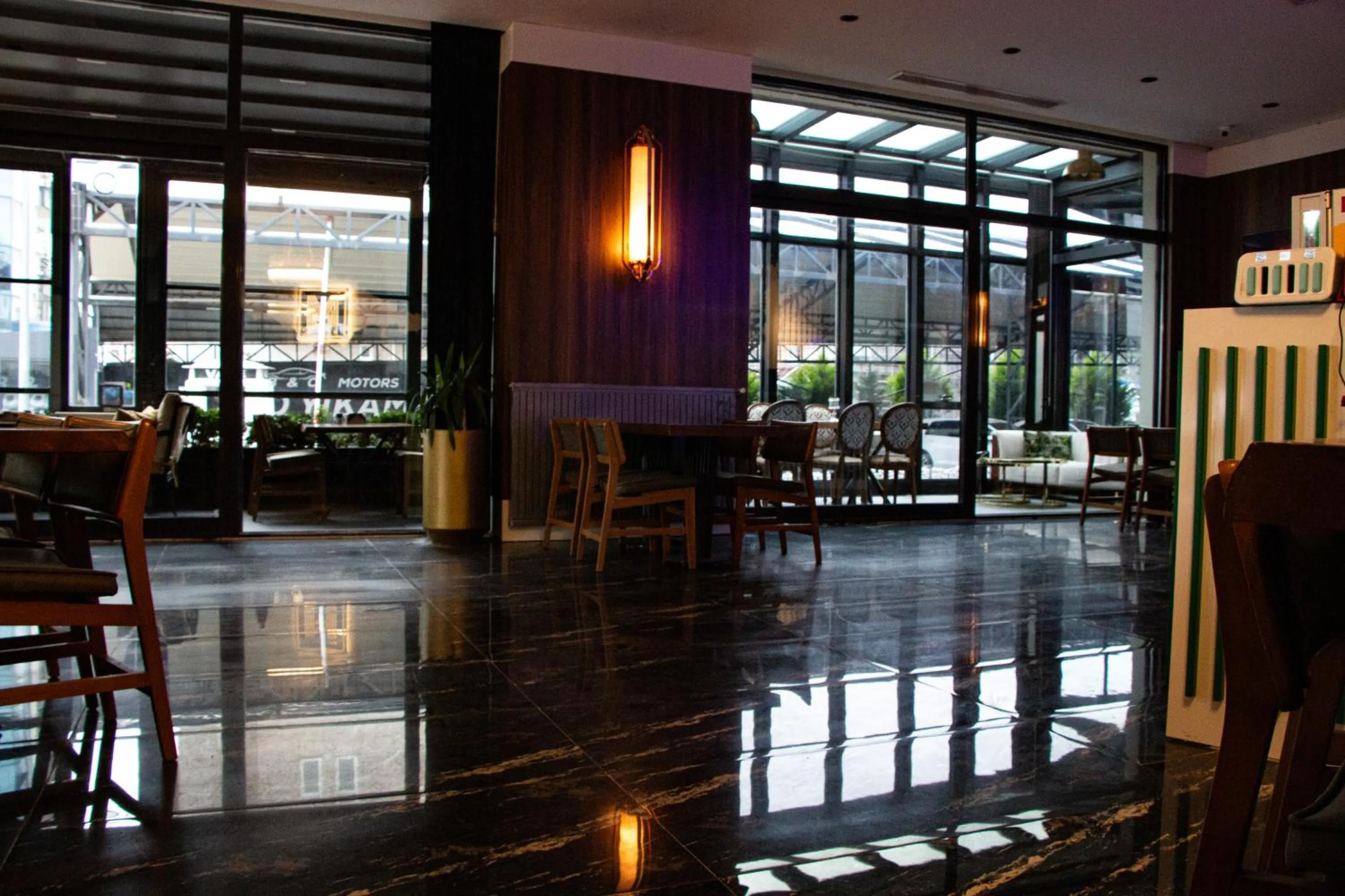 Restaurant/places to eat in B&C HOTEL