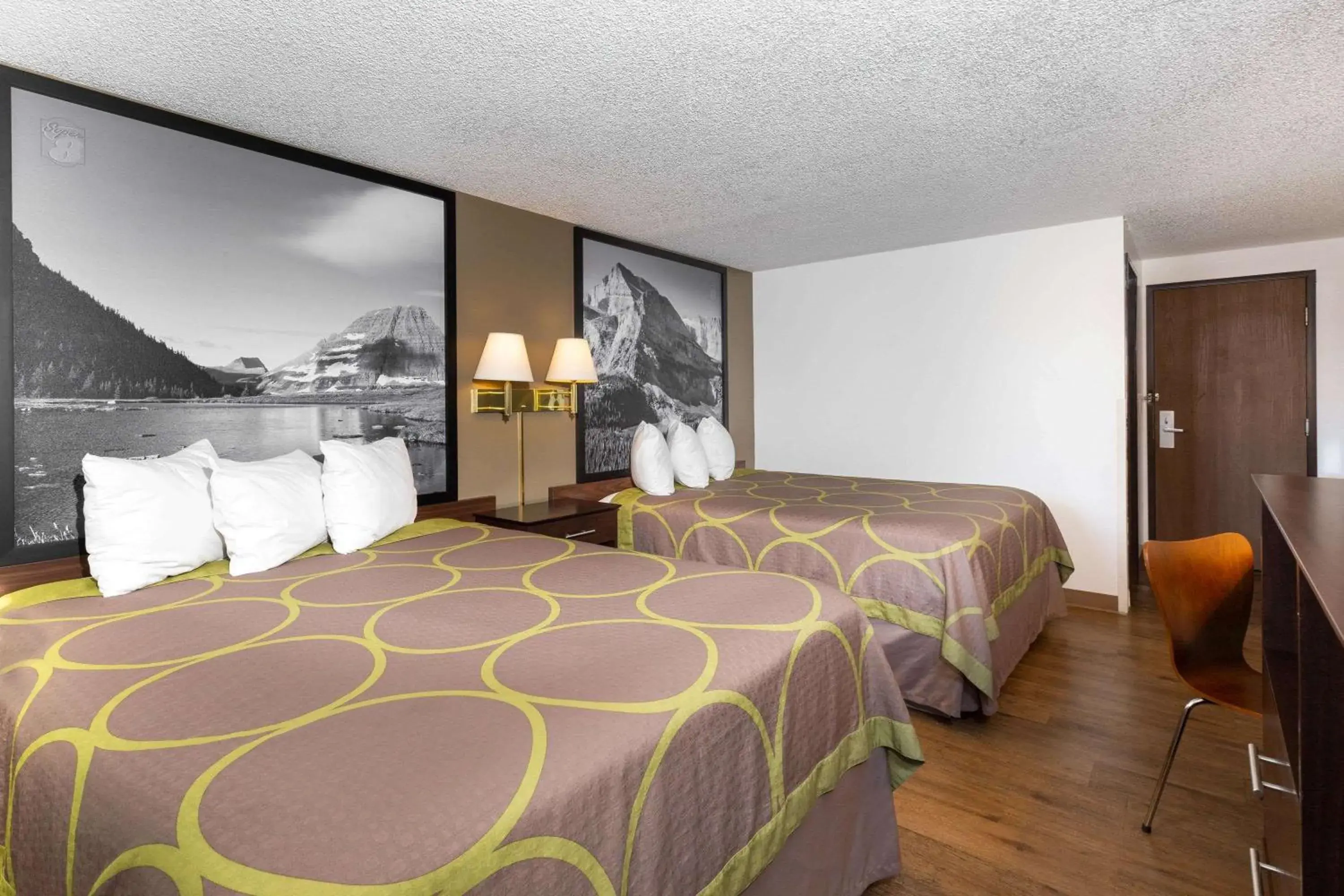 Queen Room with Two Queen Beds - Non-Smoking in Super 8 by Wyndham Missoula/Brooks Street Queen Room with Two Queen Beds - Non-Smoking in Super 8 by Wyndham Missoula/Brooks Street