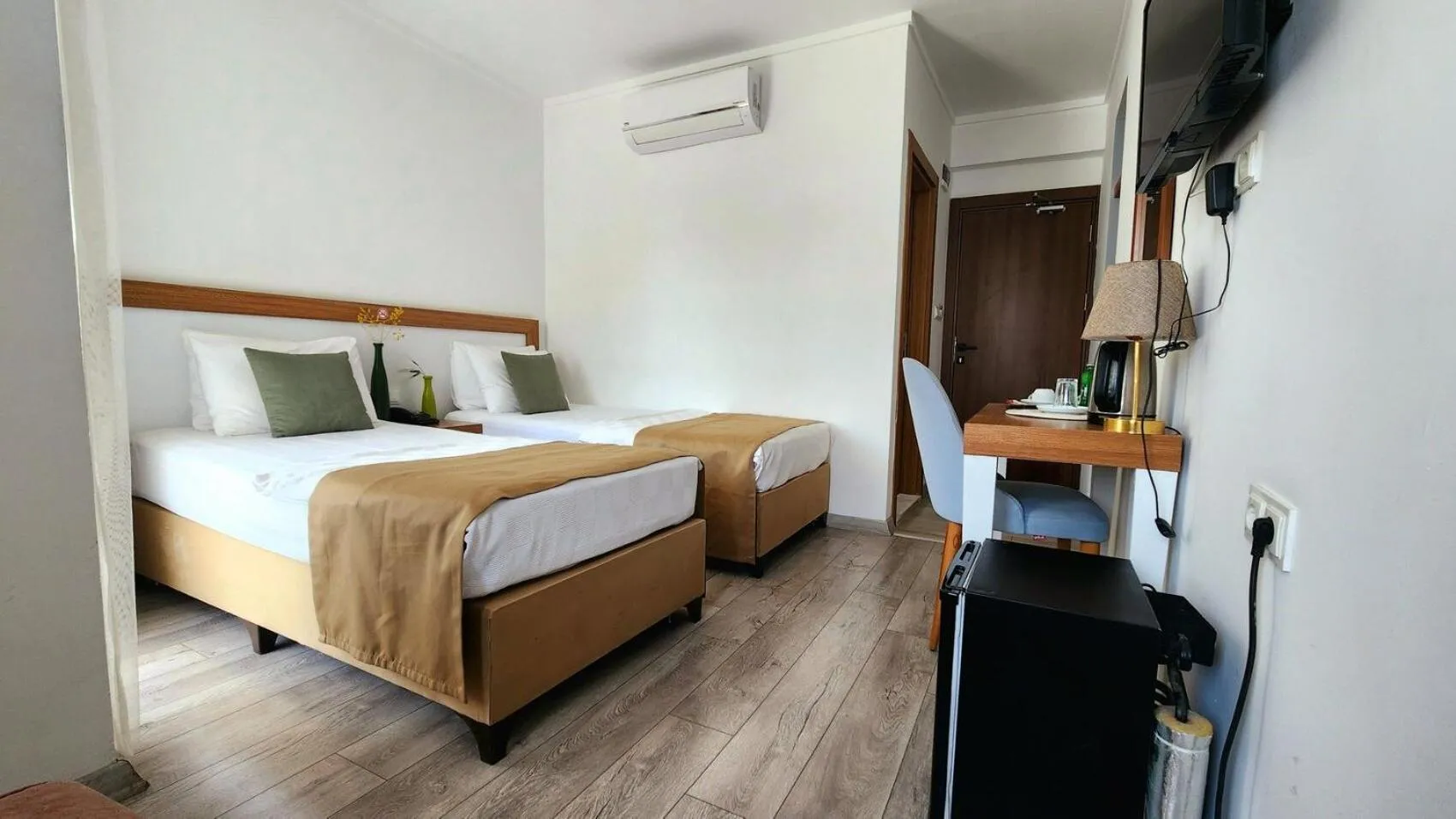 Photo of the whole room, Bed in Karden Otel