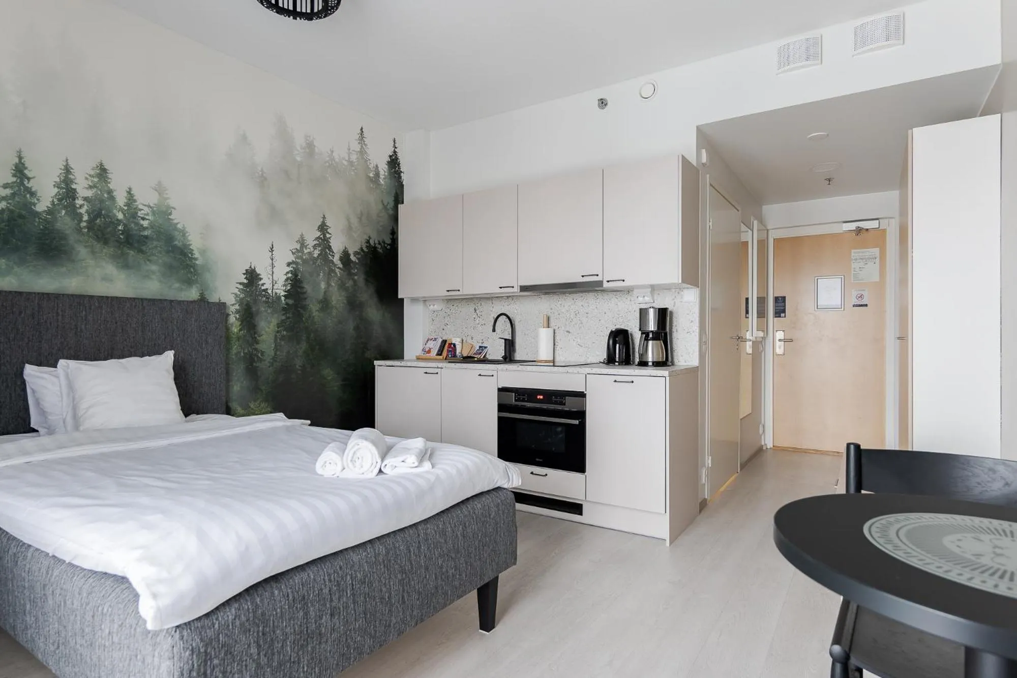 Bed in Hotelli Kuohu Kangasala - Hotel and Apartments by UHANDA