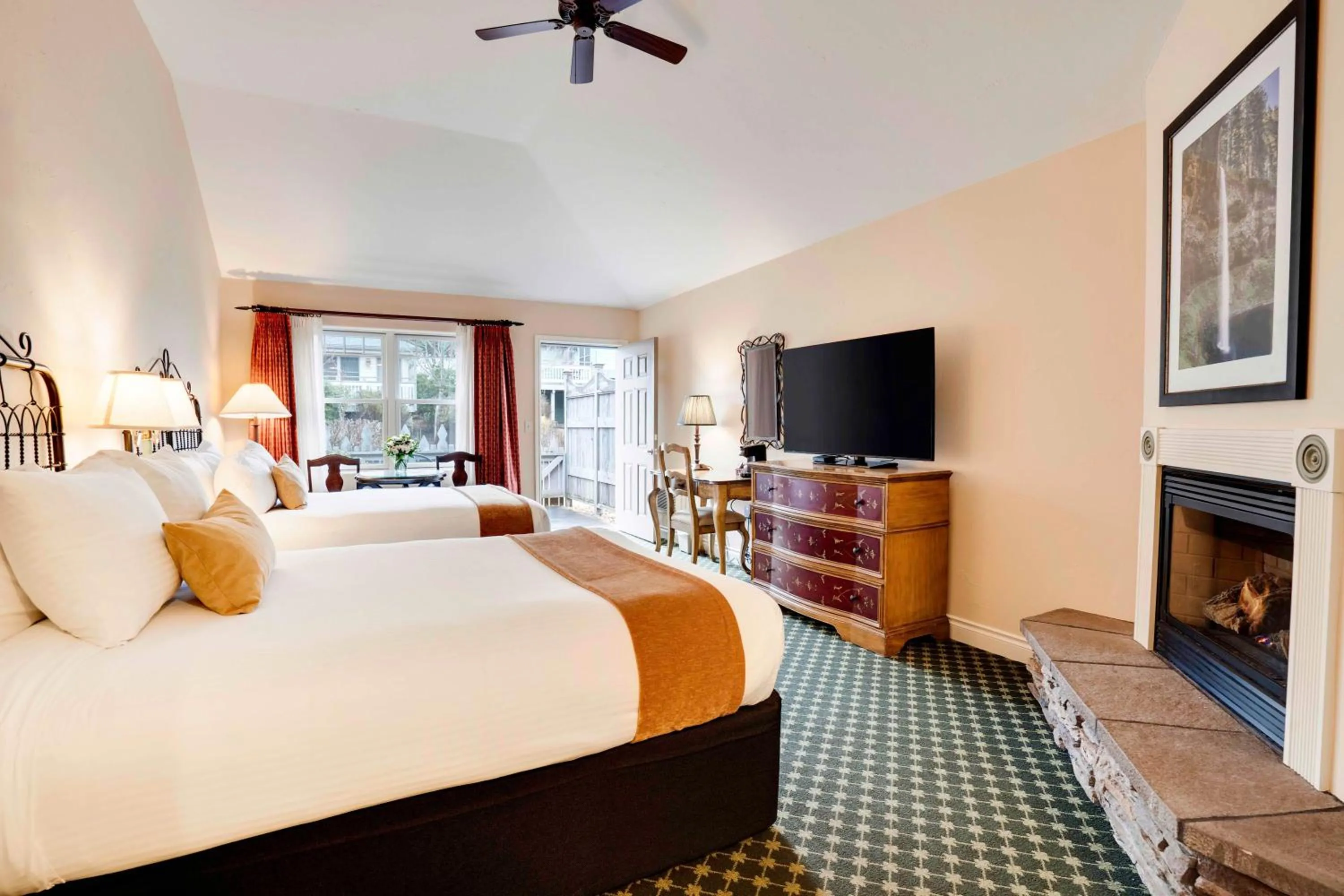 Bed in Oregon Garden Resort