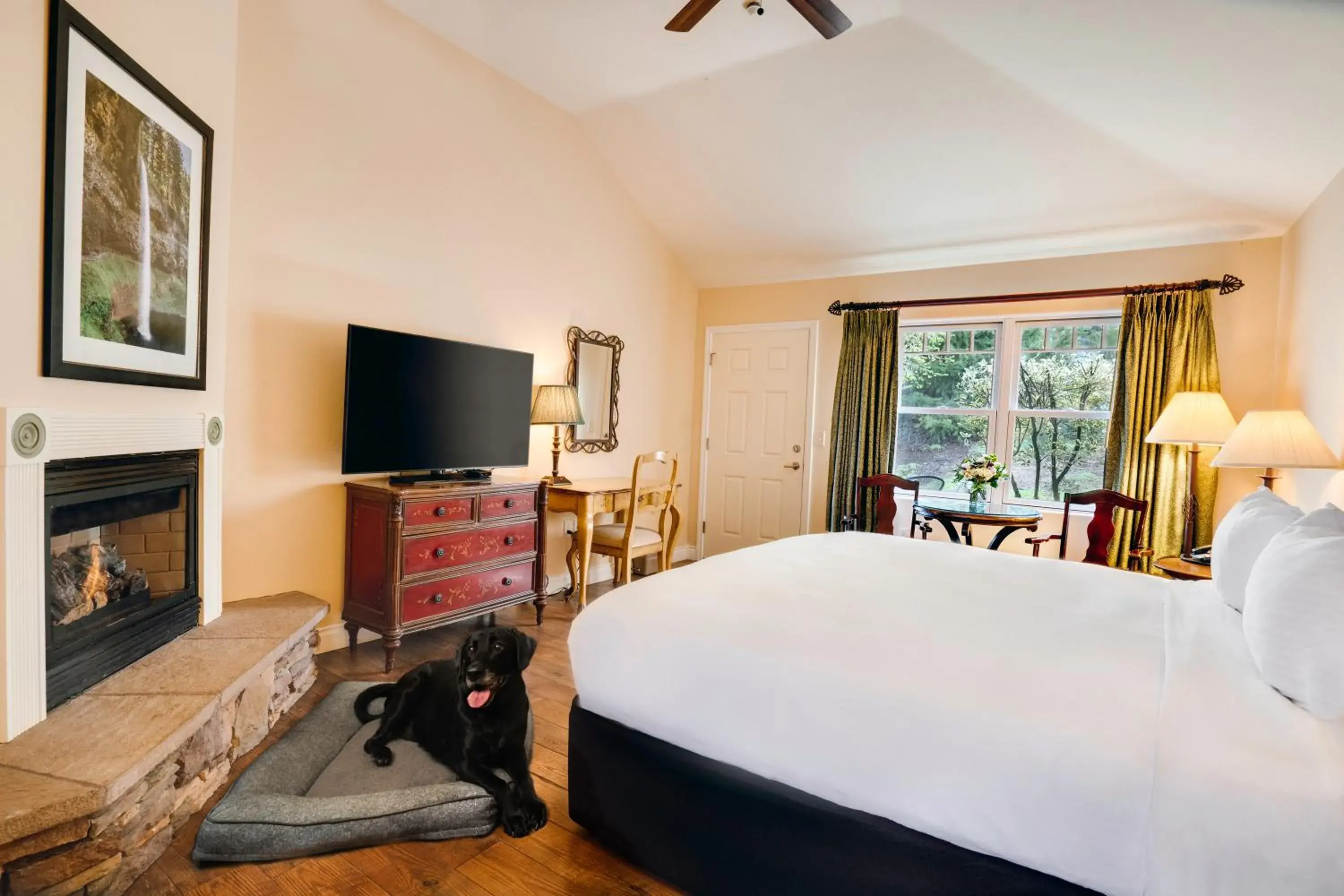 King Room in Oregon Garden Resort King Room in Oregon Garden Resort