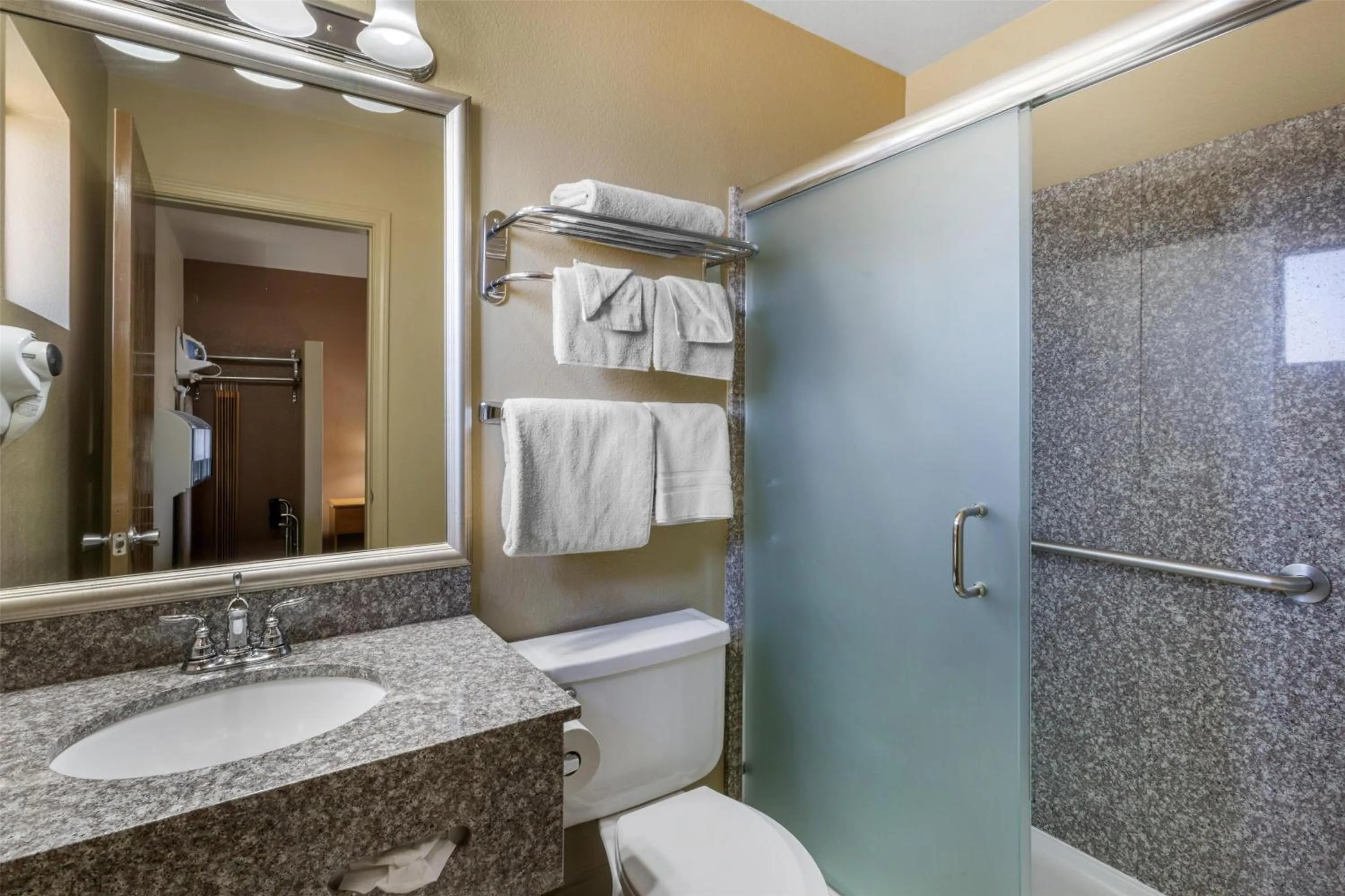 Bathroom in Best Western Canyon De Chelly Inn
