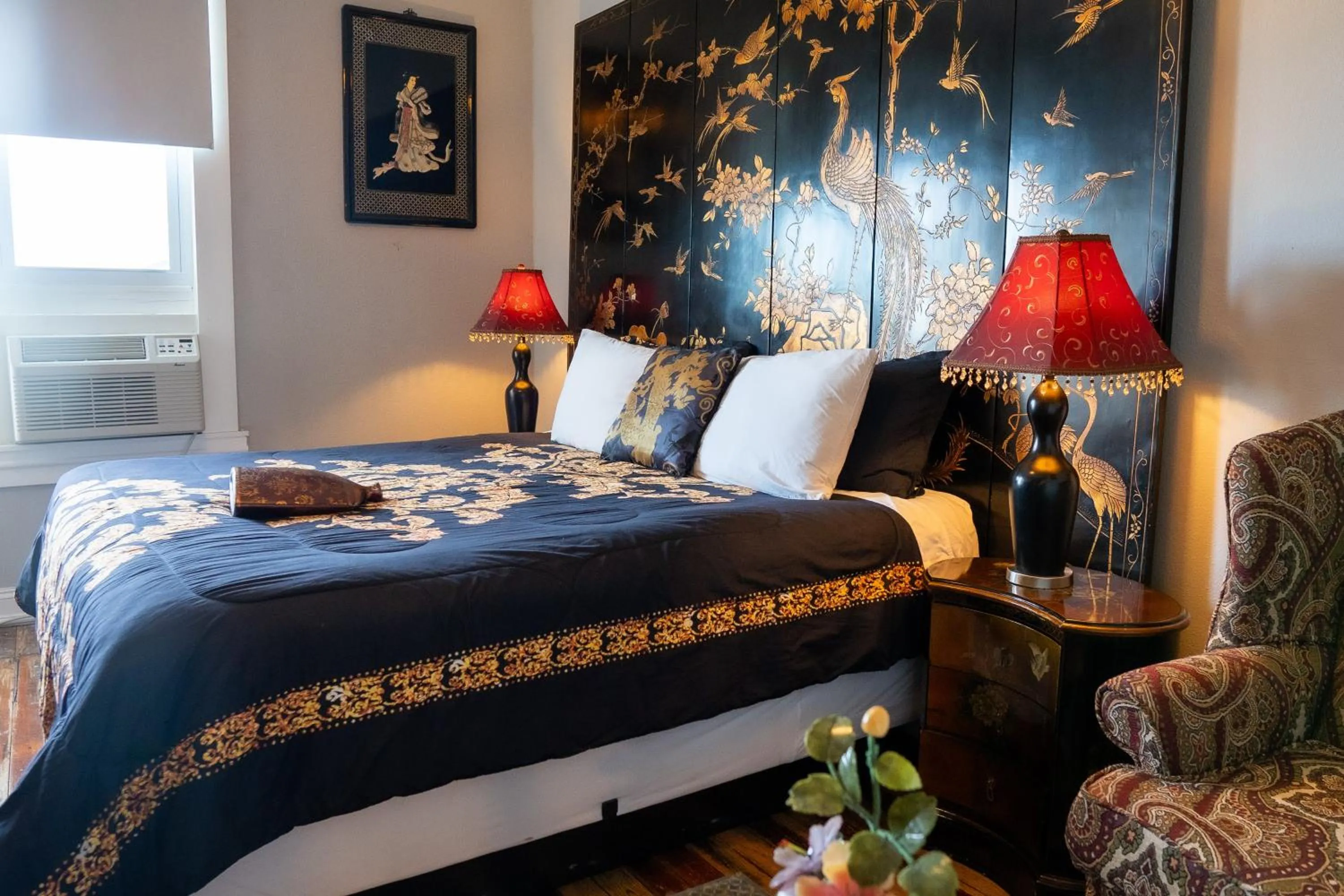 Bed in Oak Tree Hotel