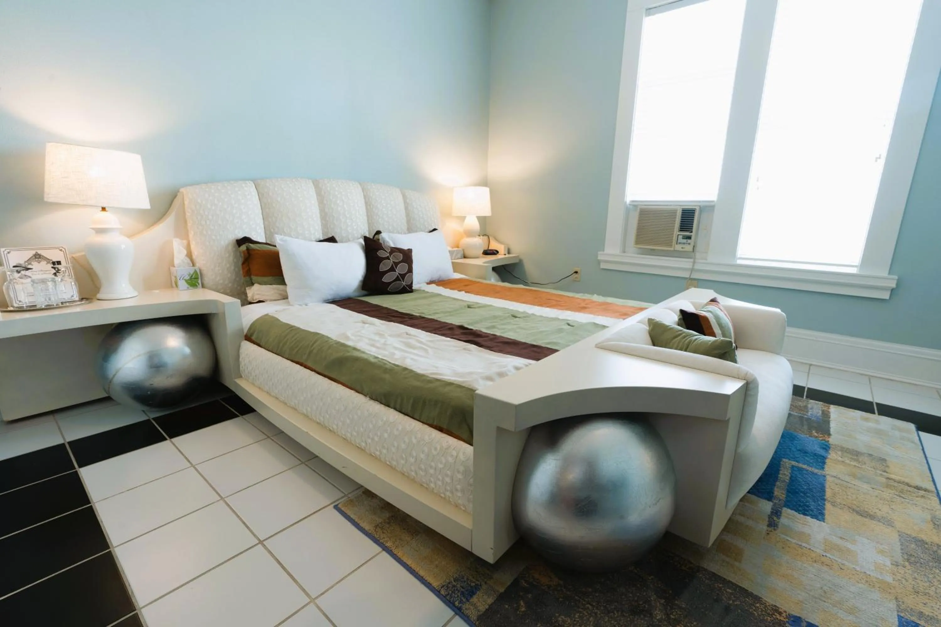 Bedroom, Bed in Oak Tree Hotel