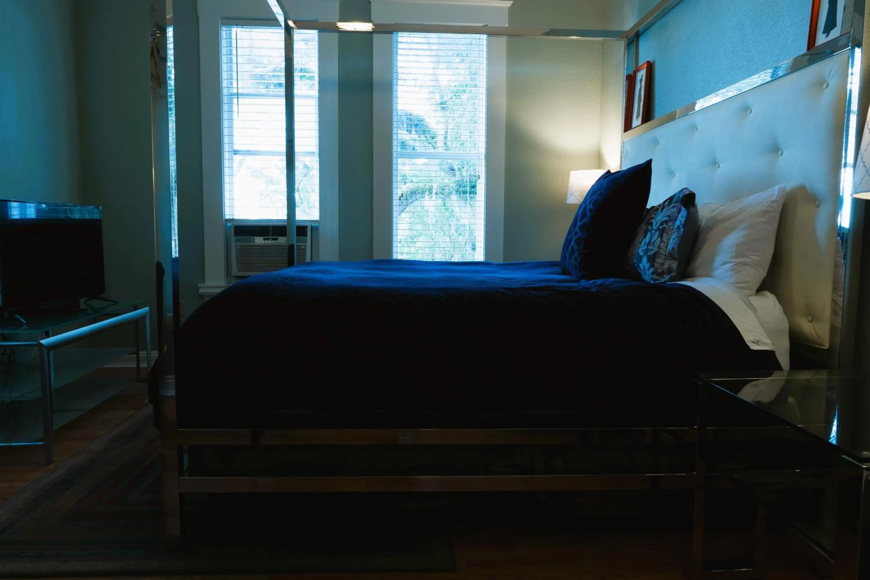 Bedroom, Bed in Oak Tree Hotel