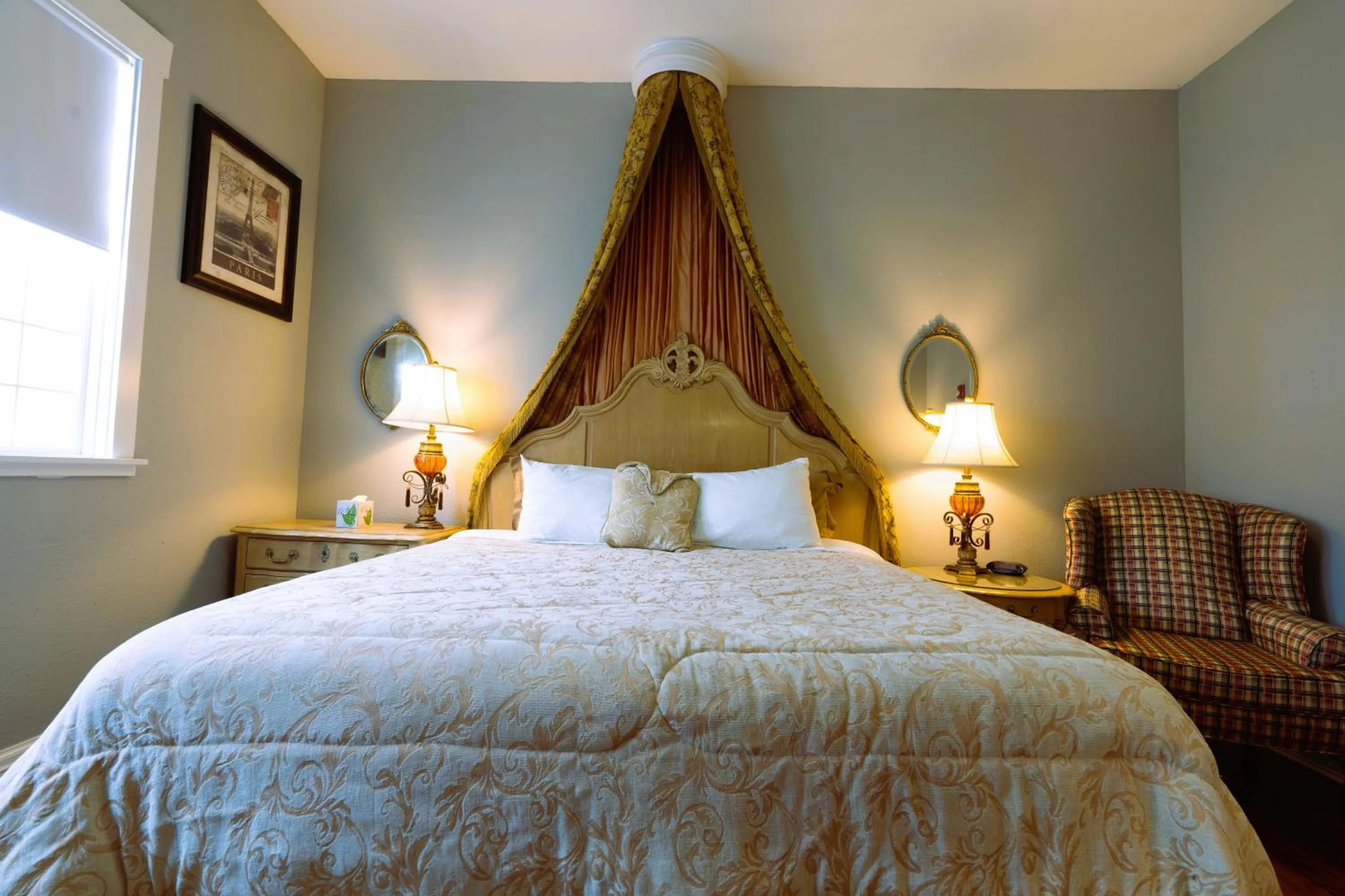 Bedroom, Bed in Oak Tree Hotel