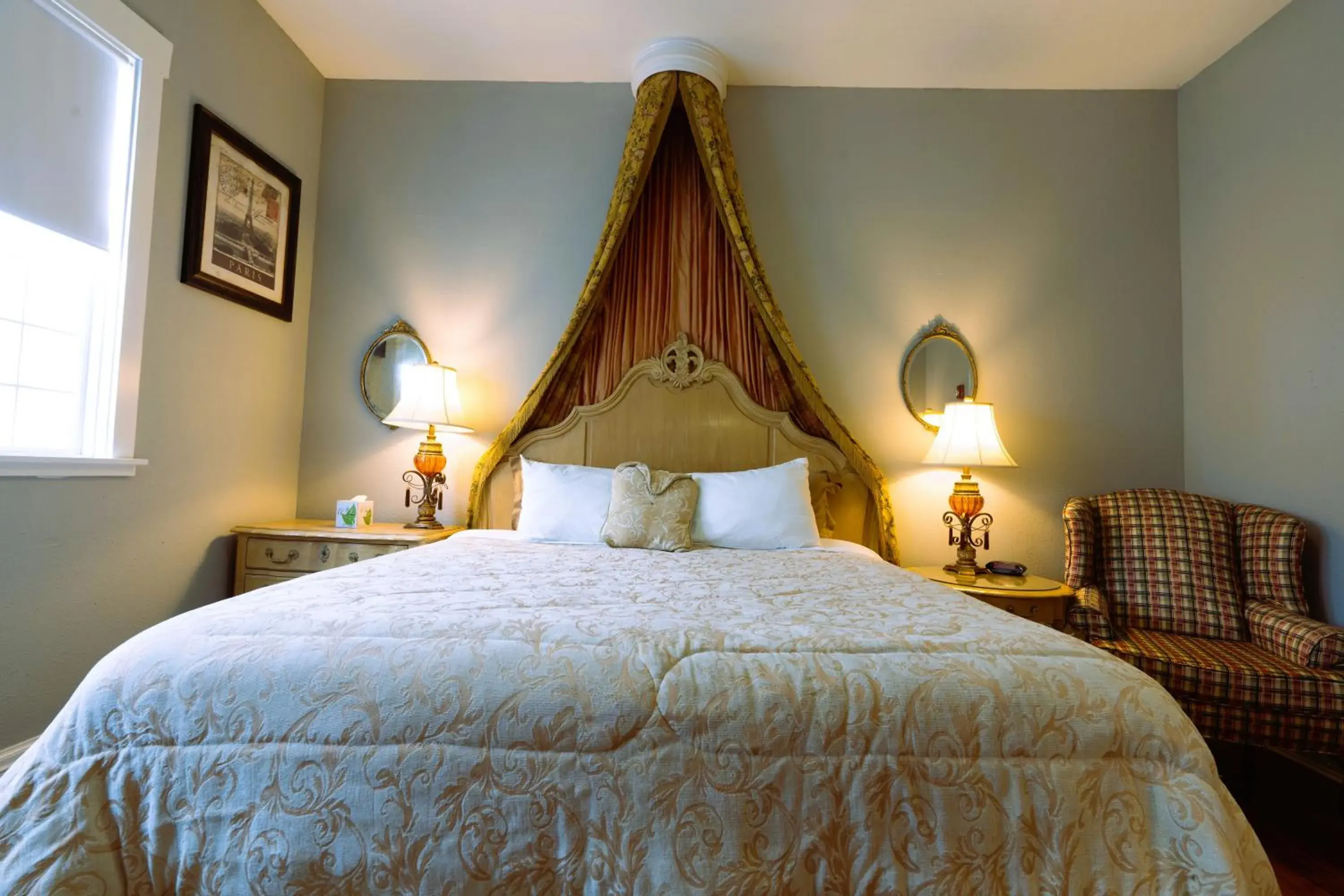 Bedroom, Bed in Oak Tree Hotel Bedroom, Bed in Oak Tree Hotel