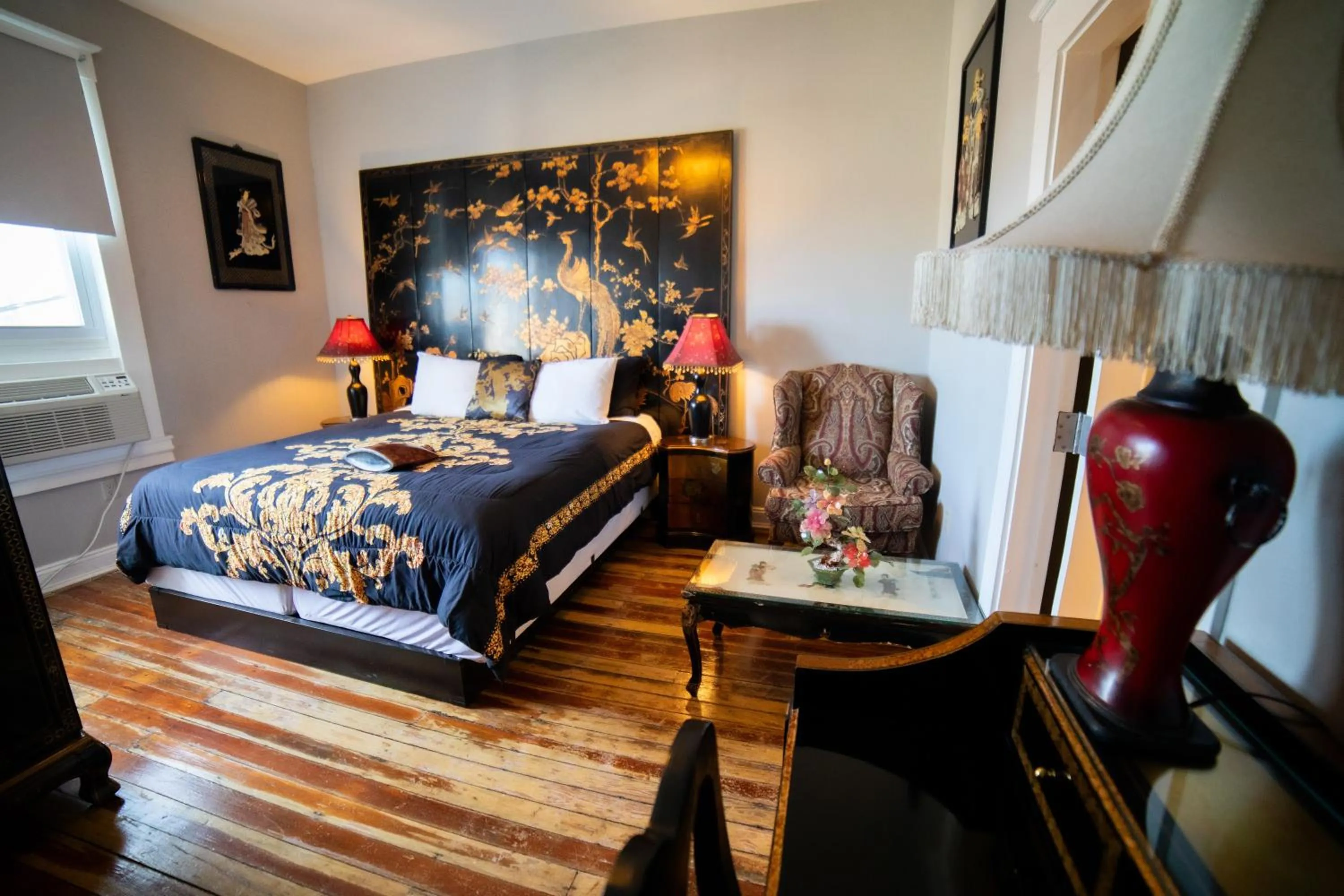 Bed in Oak Tree Hotel