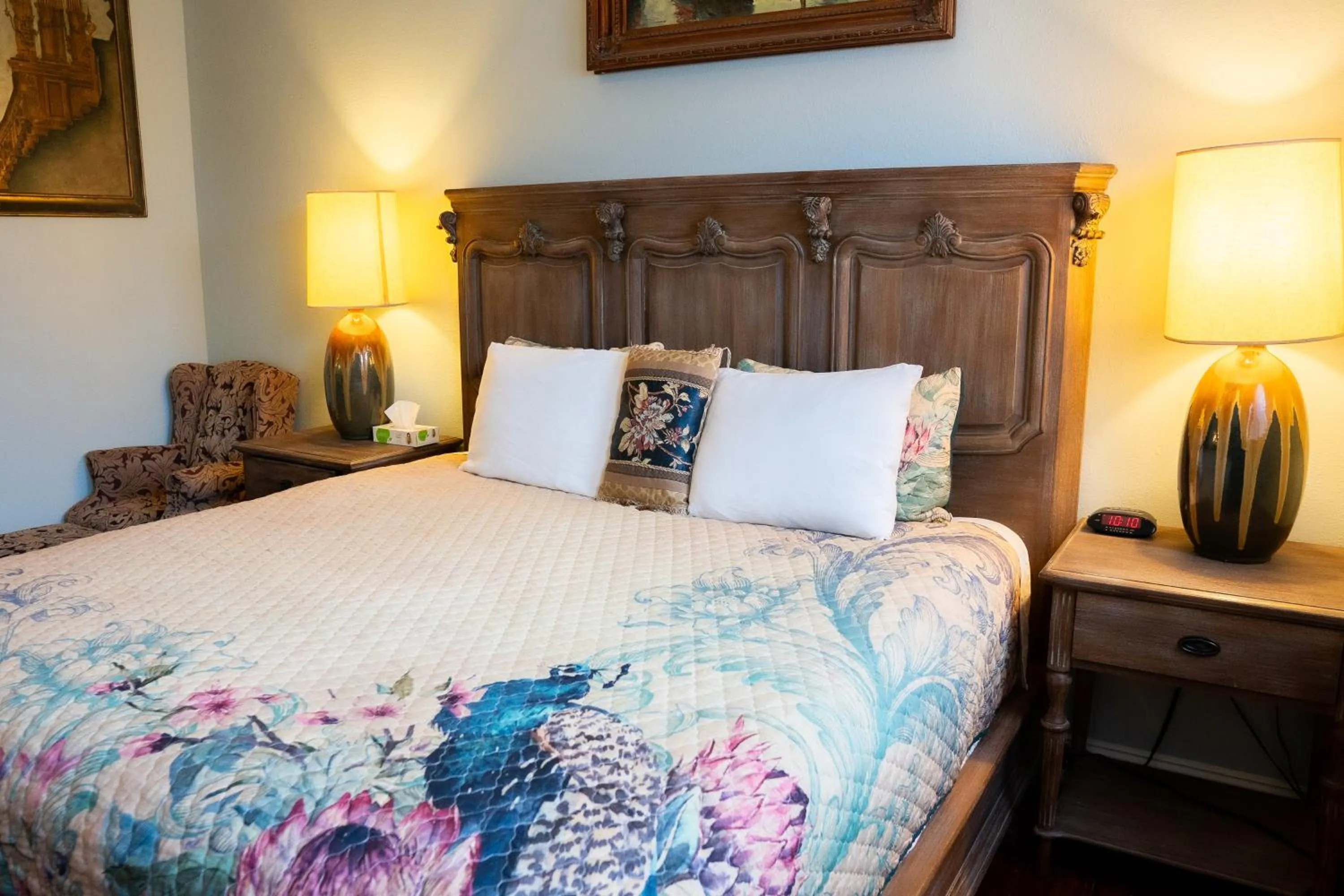 Photo of the whole room, Bed in Oak Tree Hotel