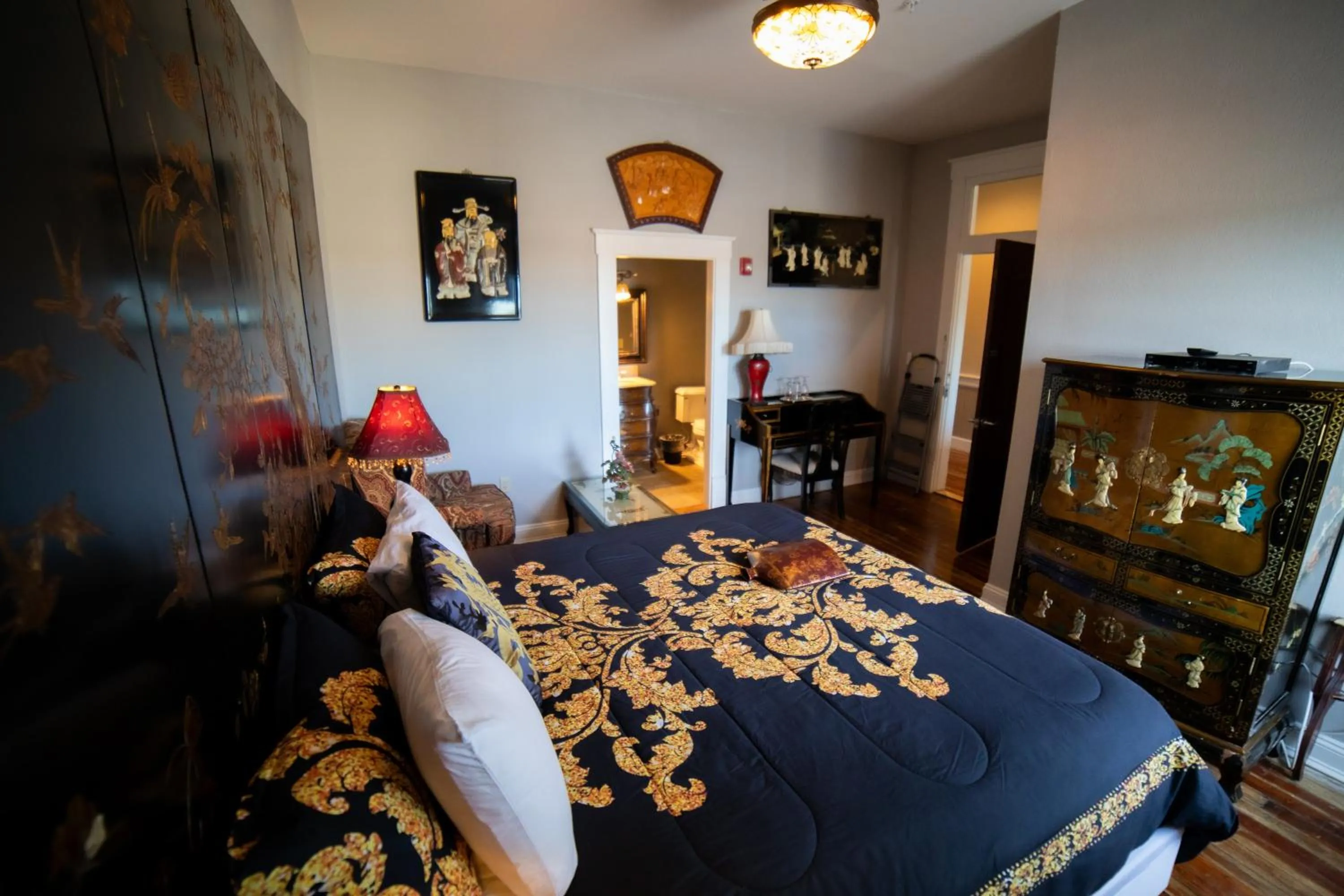 Bed in Oak Tree Hotel