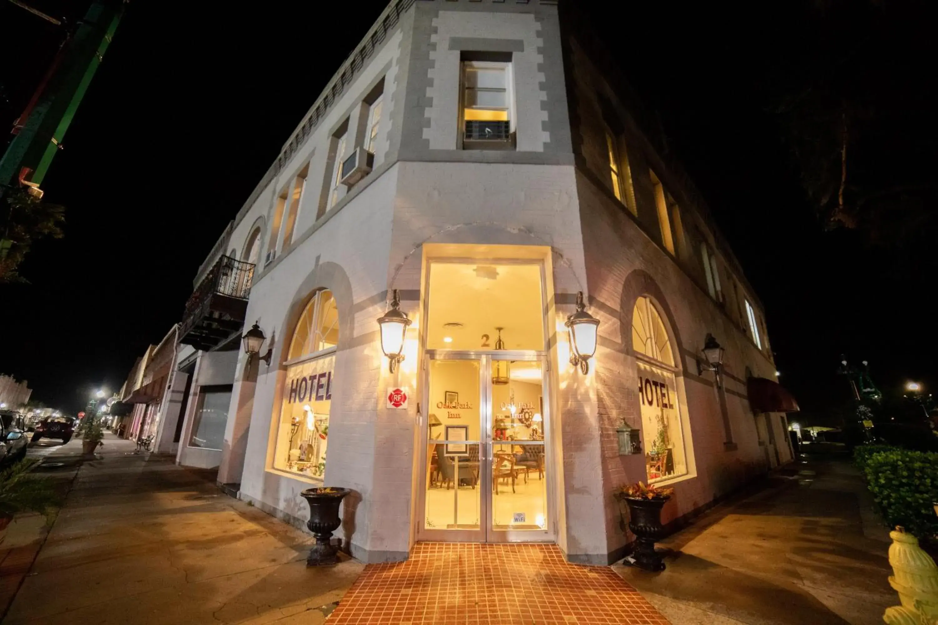 Property building in Oak Tree Hotel Property building in Oak Tree Hotel