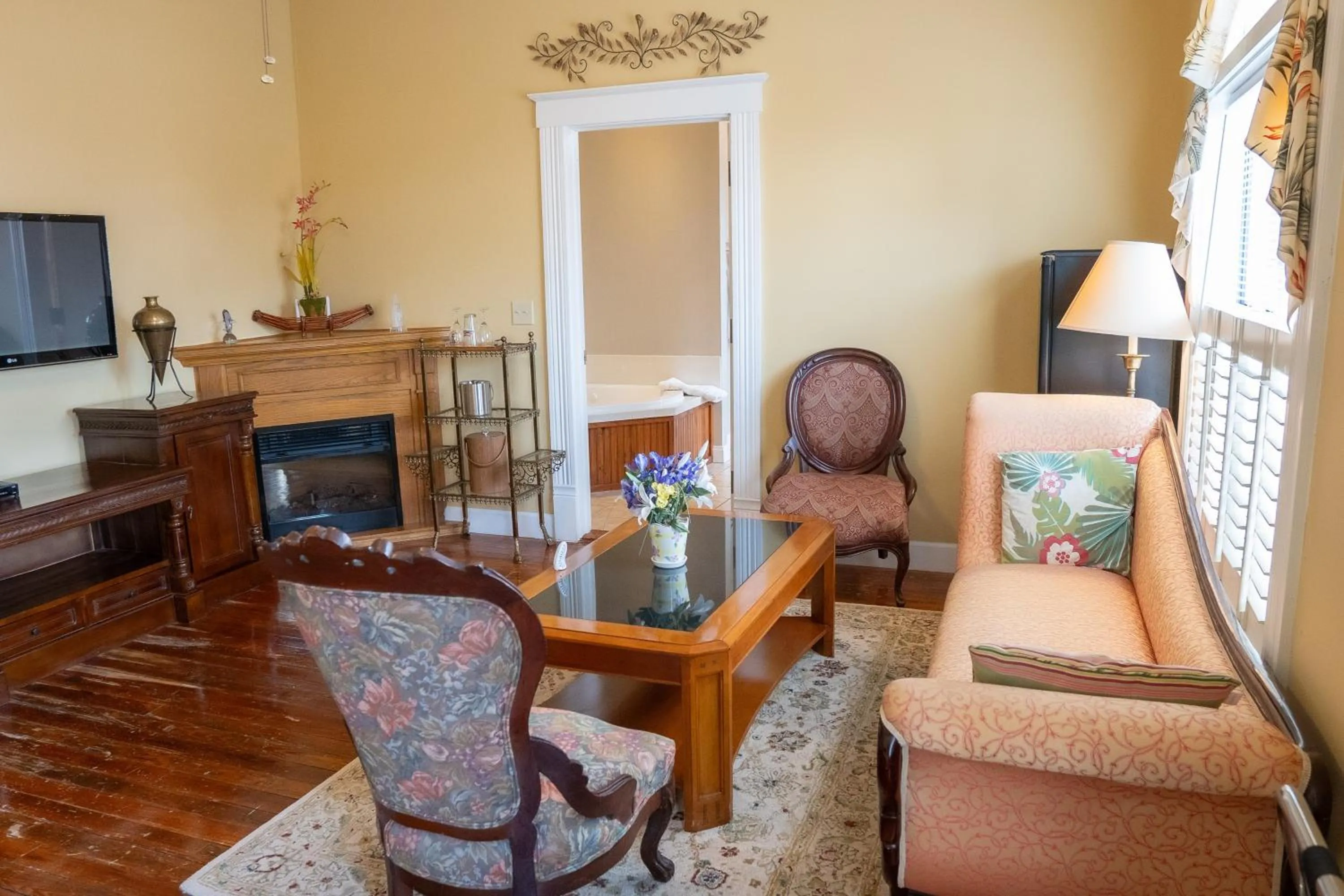 TV and multimedia in Oak Tree Hotel