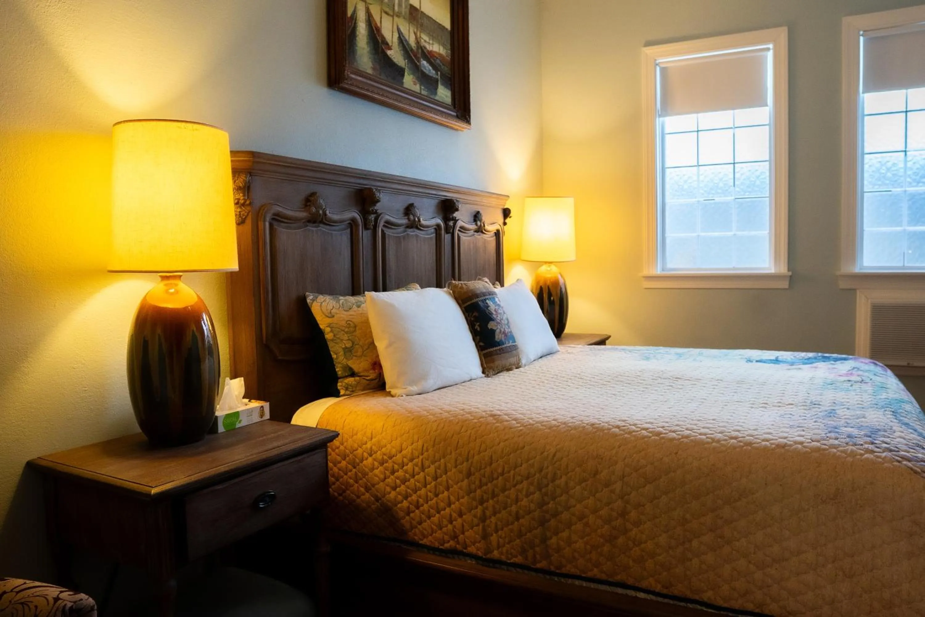 Bed in Oak Tree Hotel