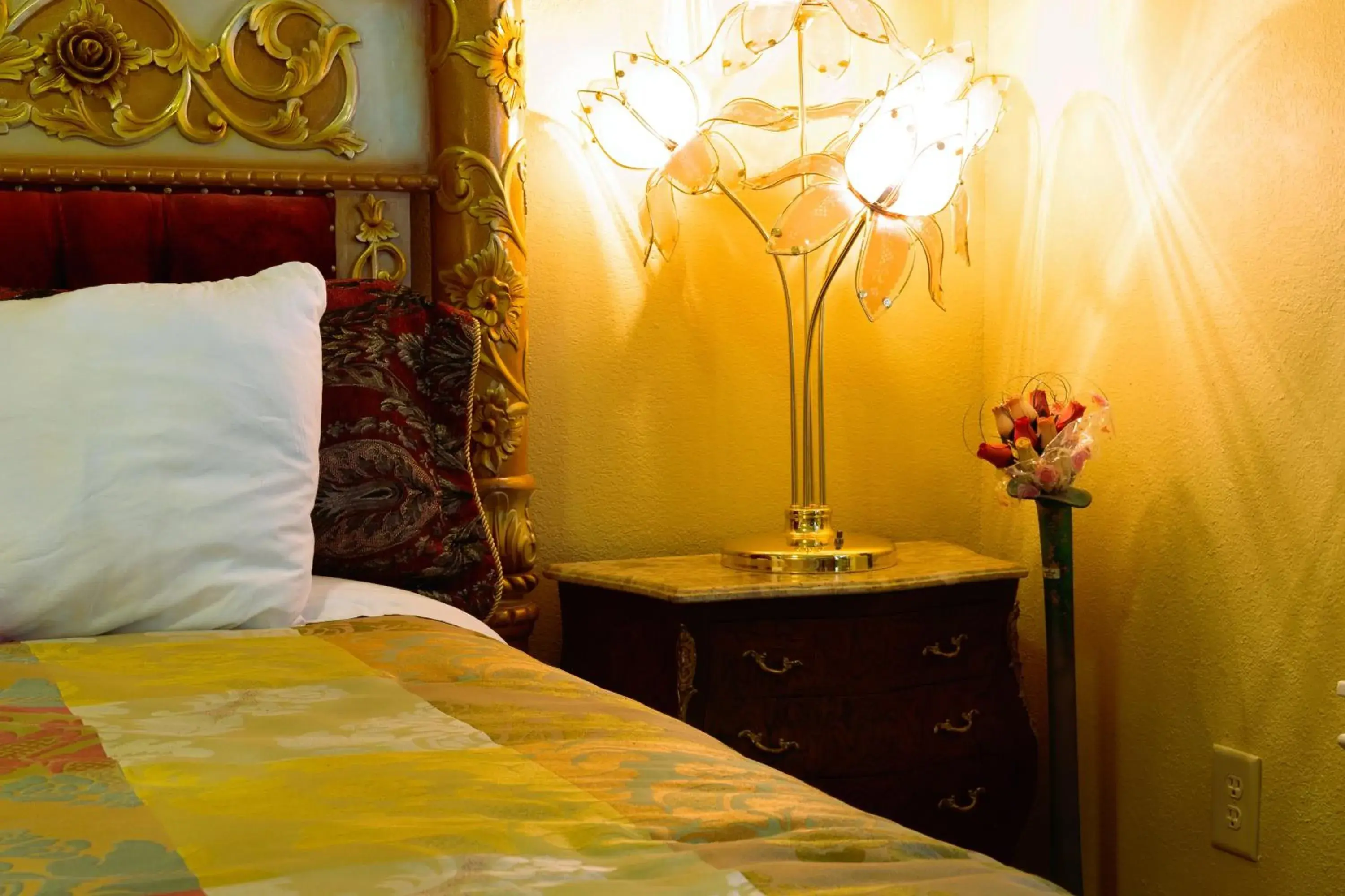 Bedroom, Bed in Oak Tree Hotel Bedroom, Bed in Oak Tree Hotel