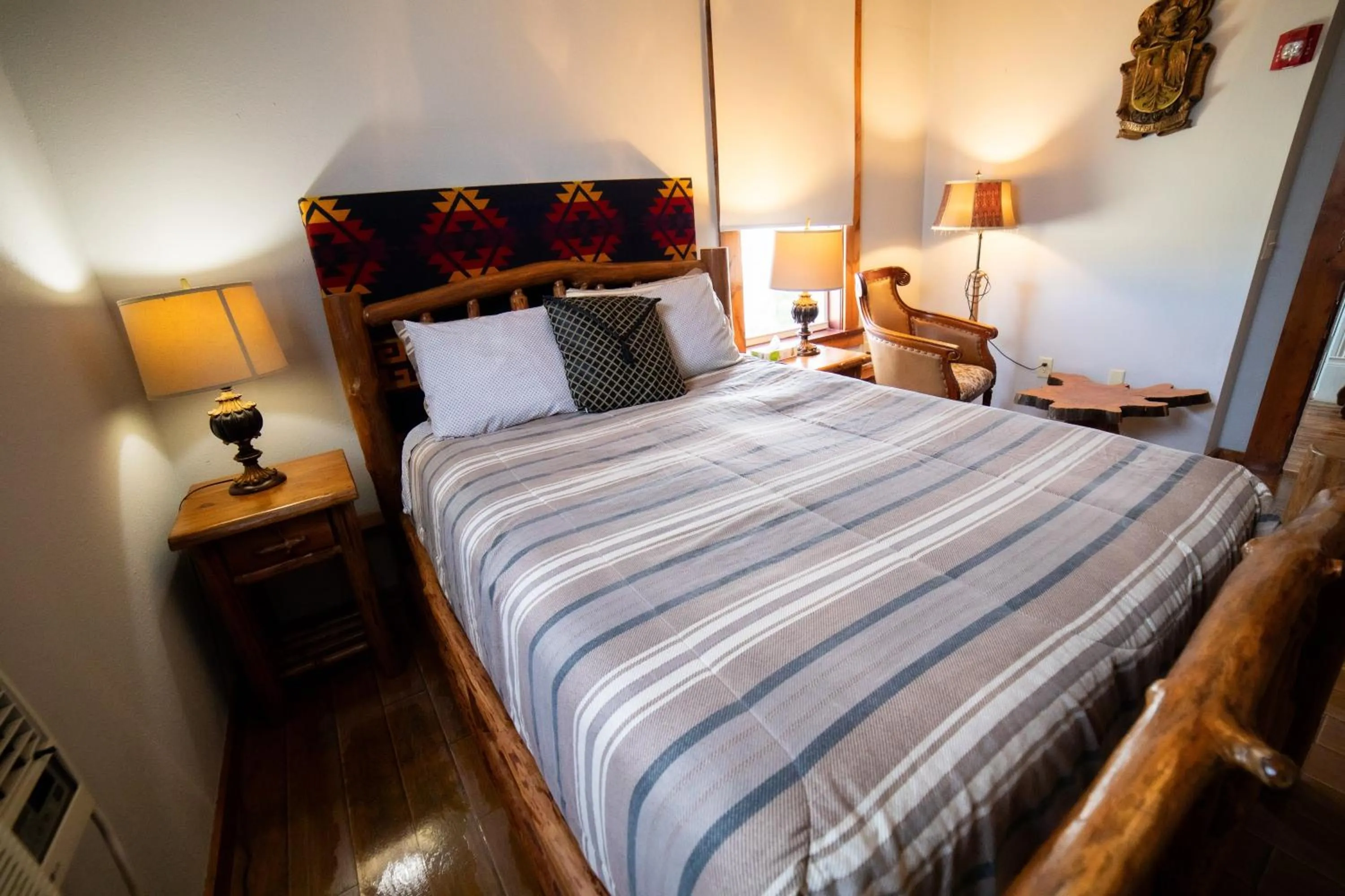 Photo of the whole room, Bed in Oak Tree Hotel