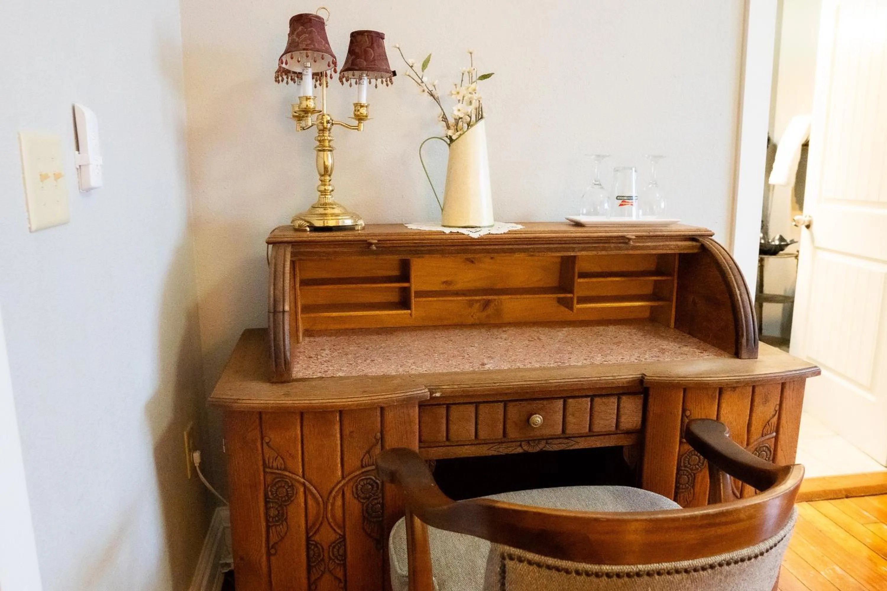 hair dresser in Oak Tree Hotel