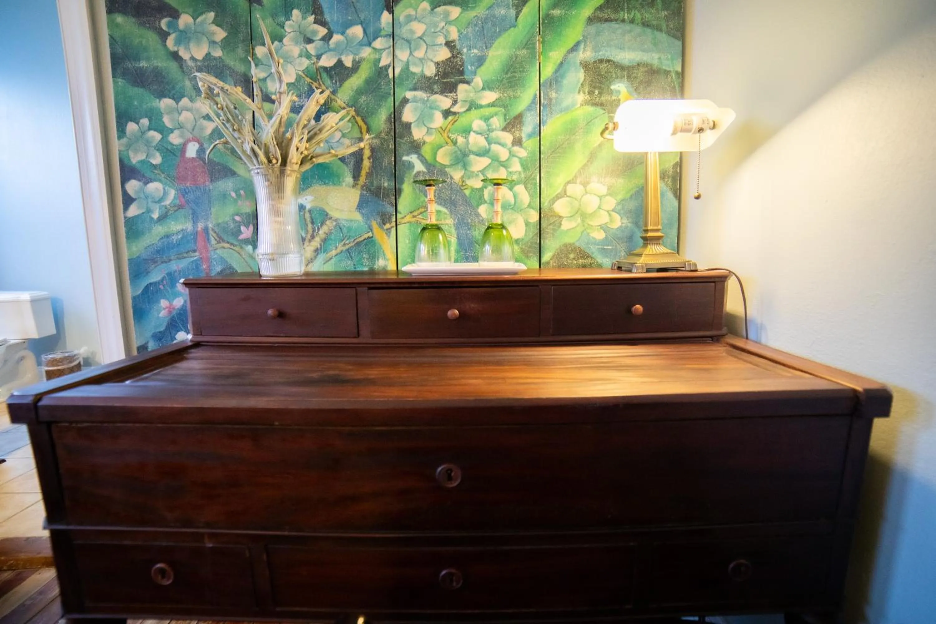 hair dresser in Oak Tree Hotel