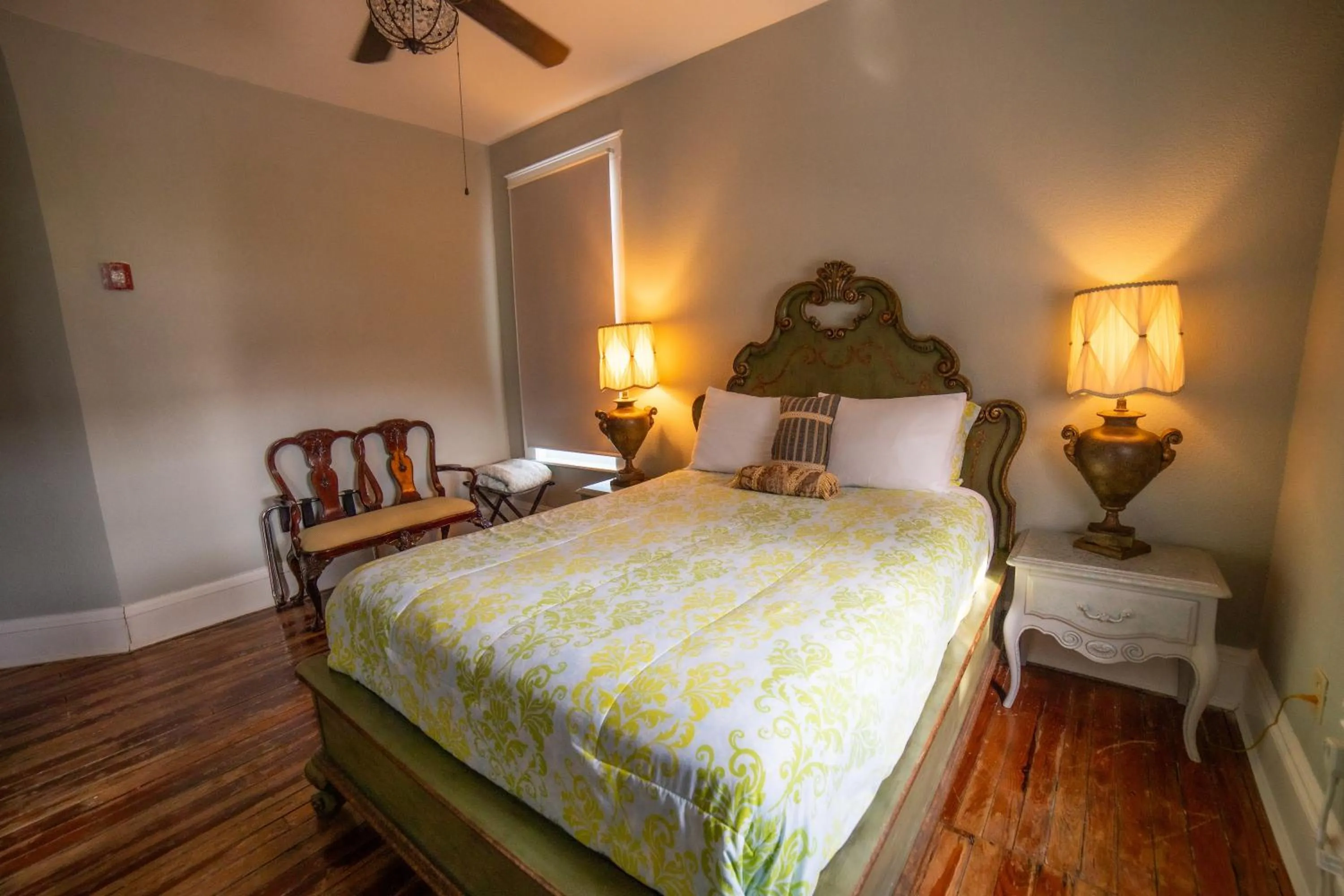 Bed in Oak Tree Hotel