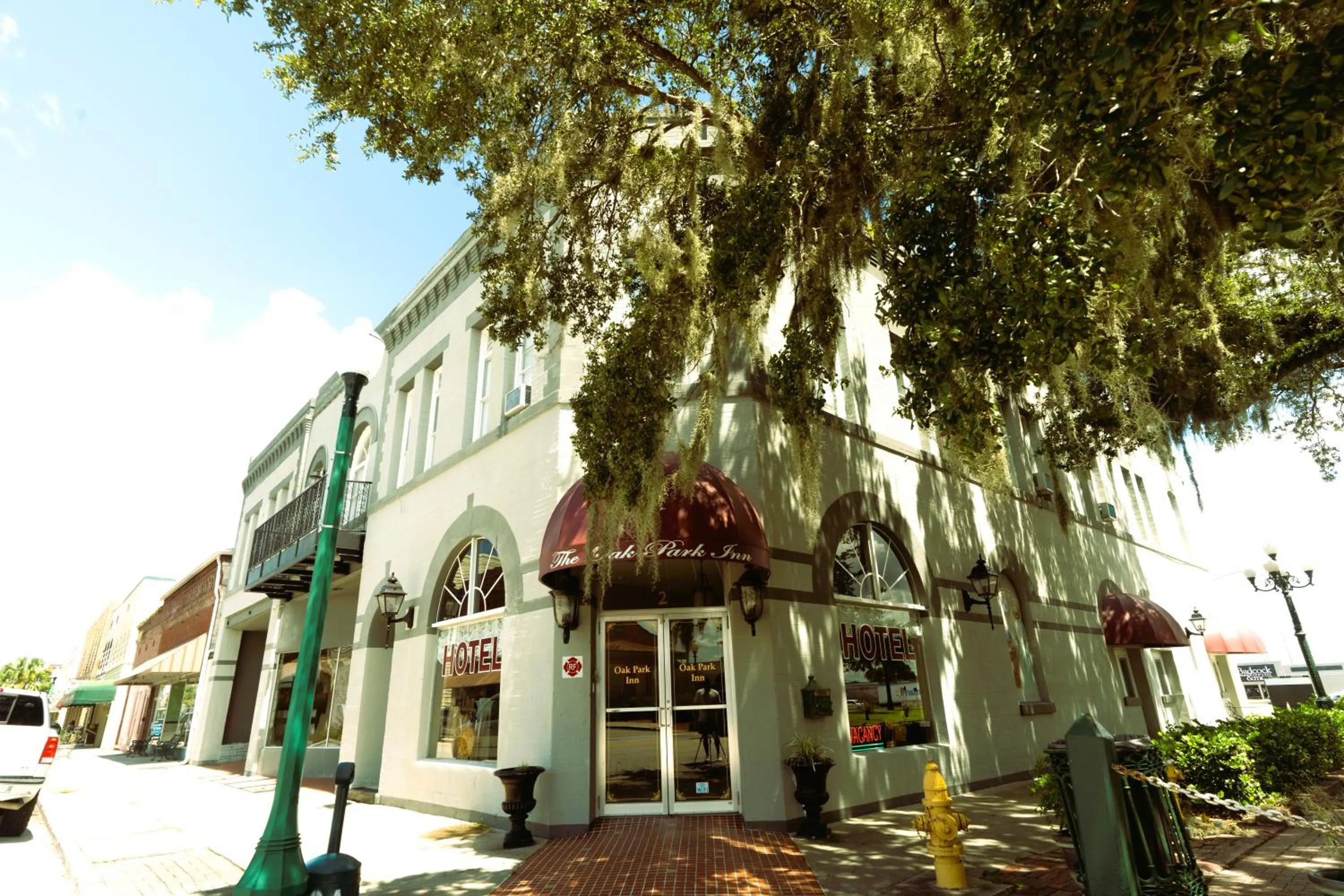 Property building in Oak Tree Hotel