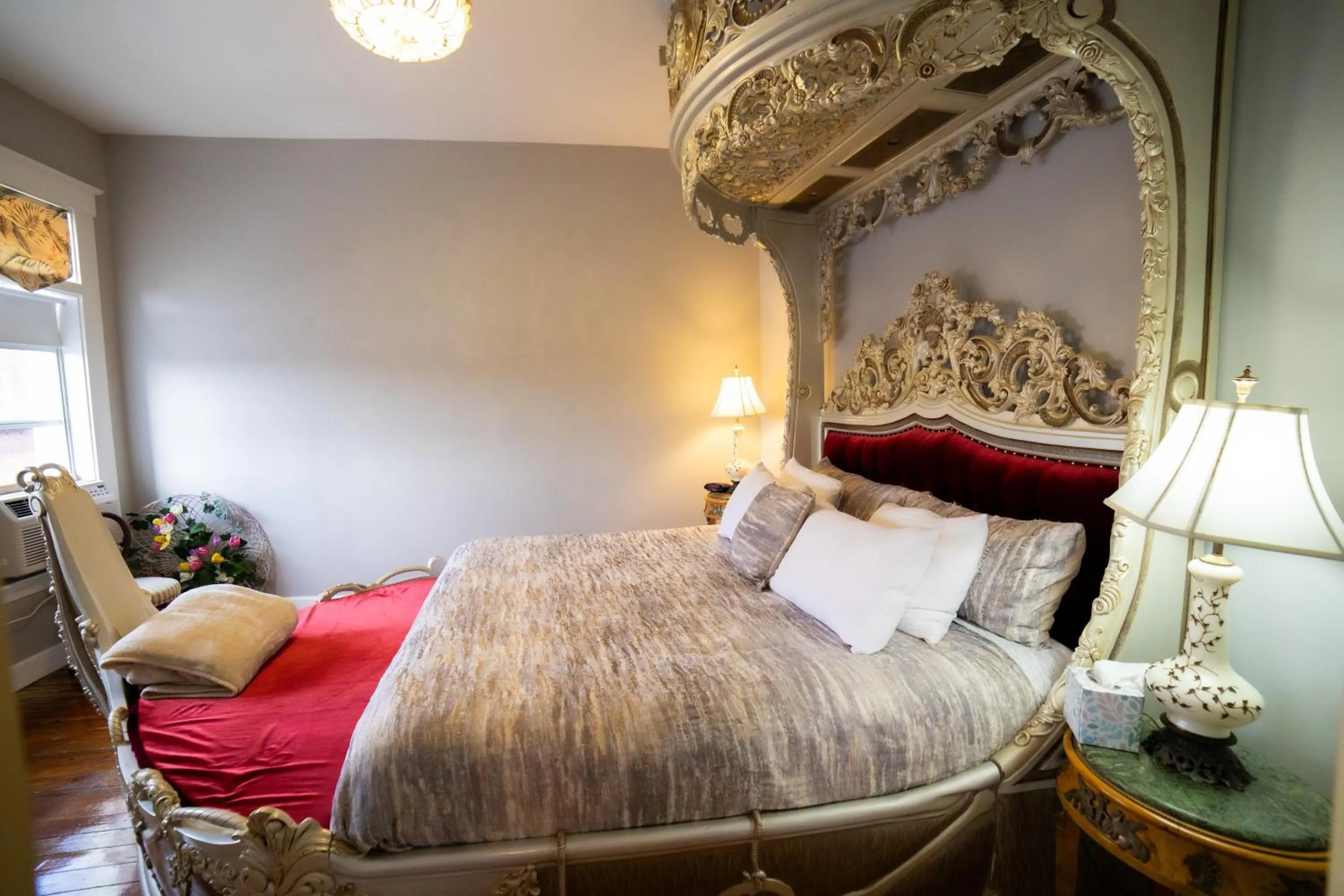 Bed in Oak Tree Hotel