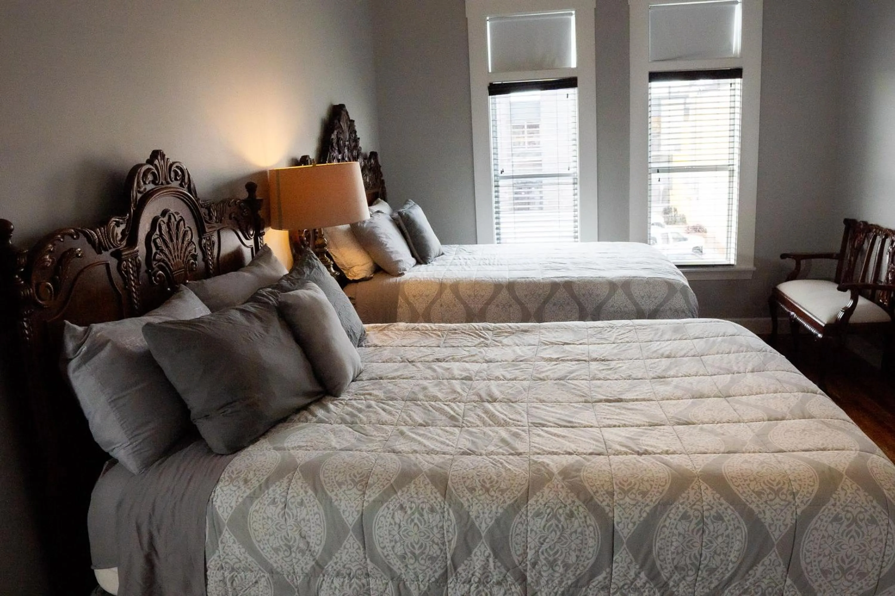 Photo of the whole room, Bed in Oak Tree Hotel