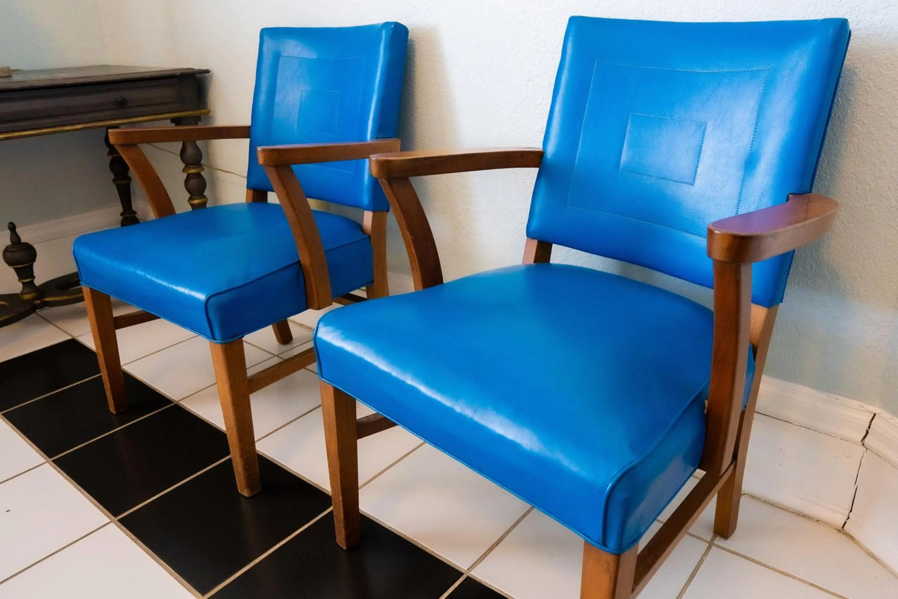 Seating area in Oak Tree Hotel