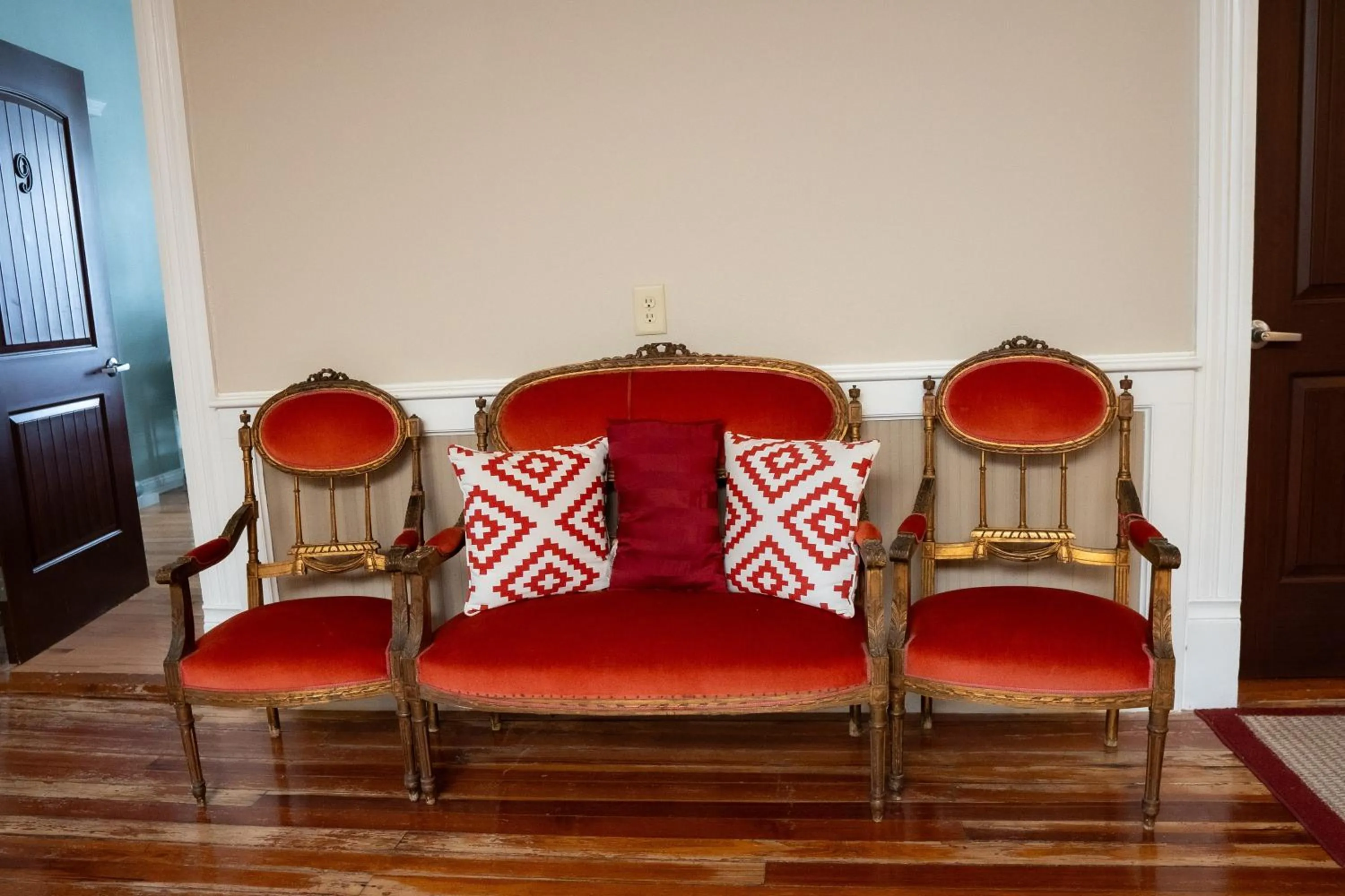 hair dresser in Oak Tree Hotel