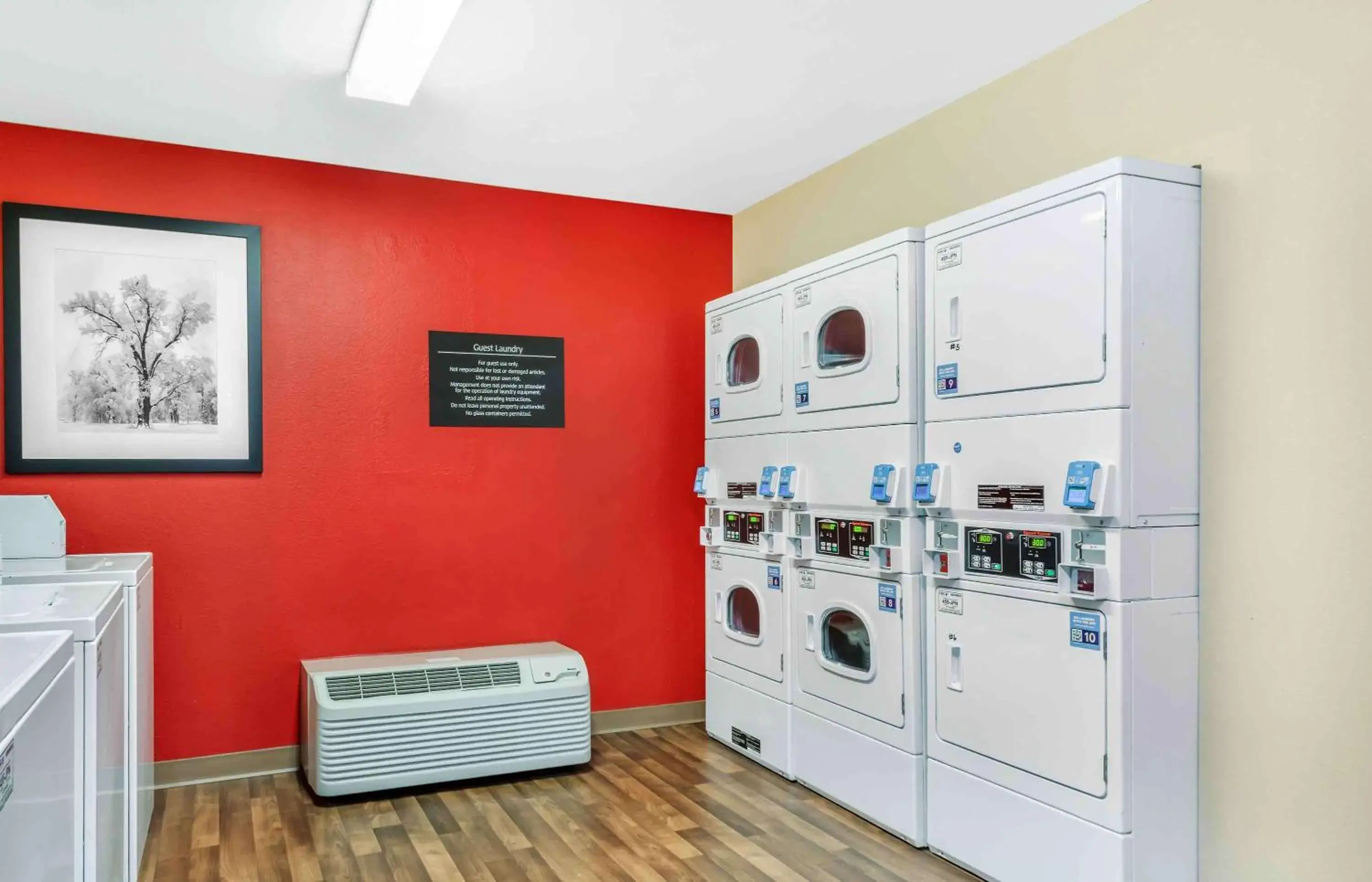 Property building in Extended Stay America Suites - Minneapolis - Woodbury Property building in Extended Stay America Suites - Minneapolis - Woodbury