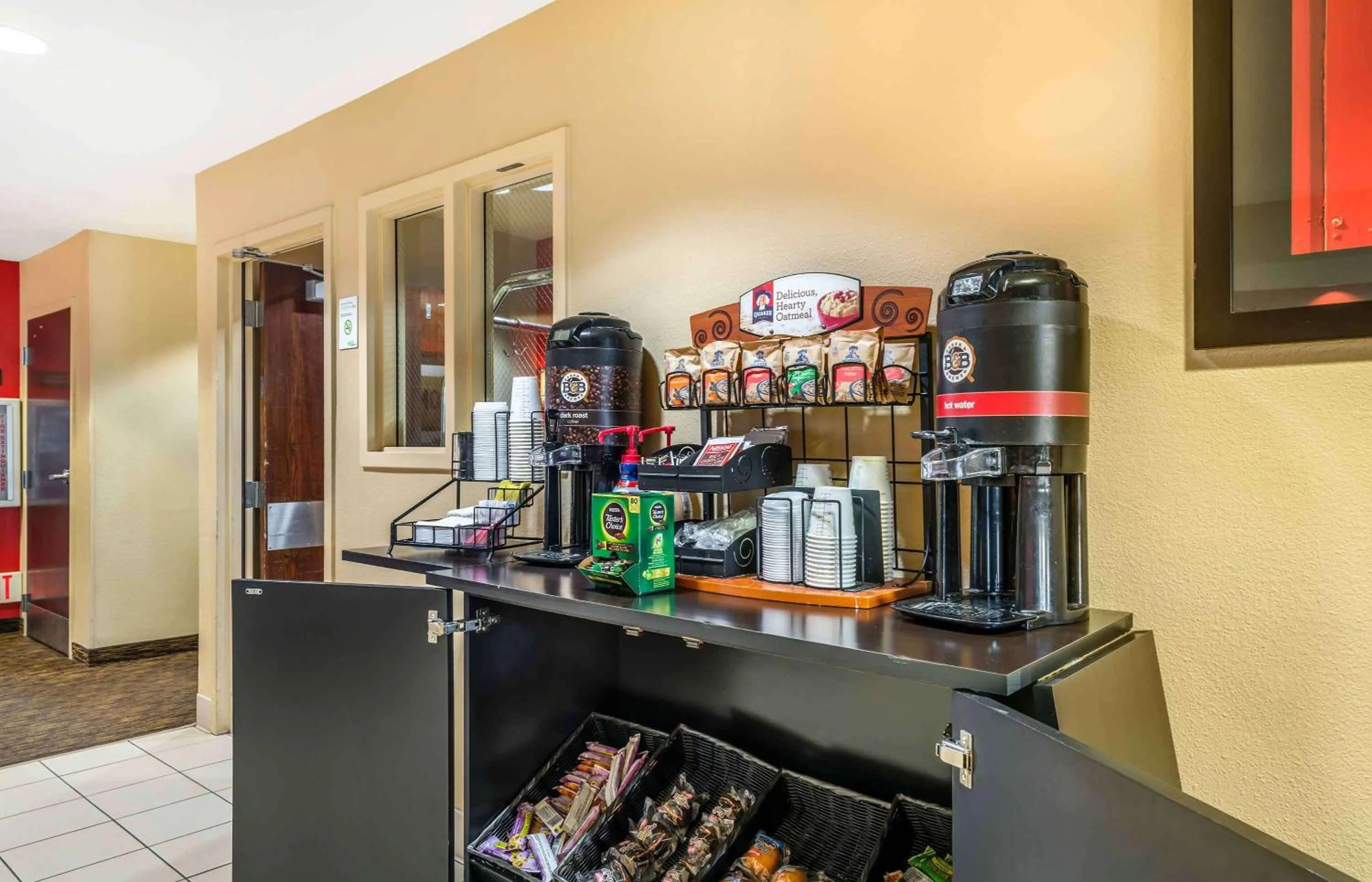 Breakfast in Extended Stay America Suites - Minneapolis - Woodbury