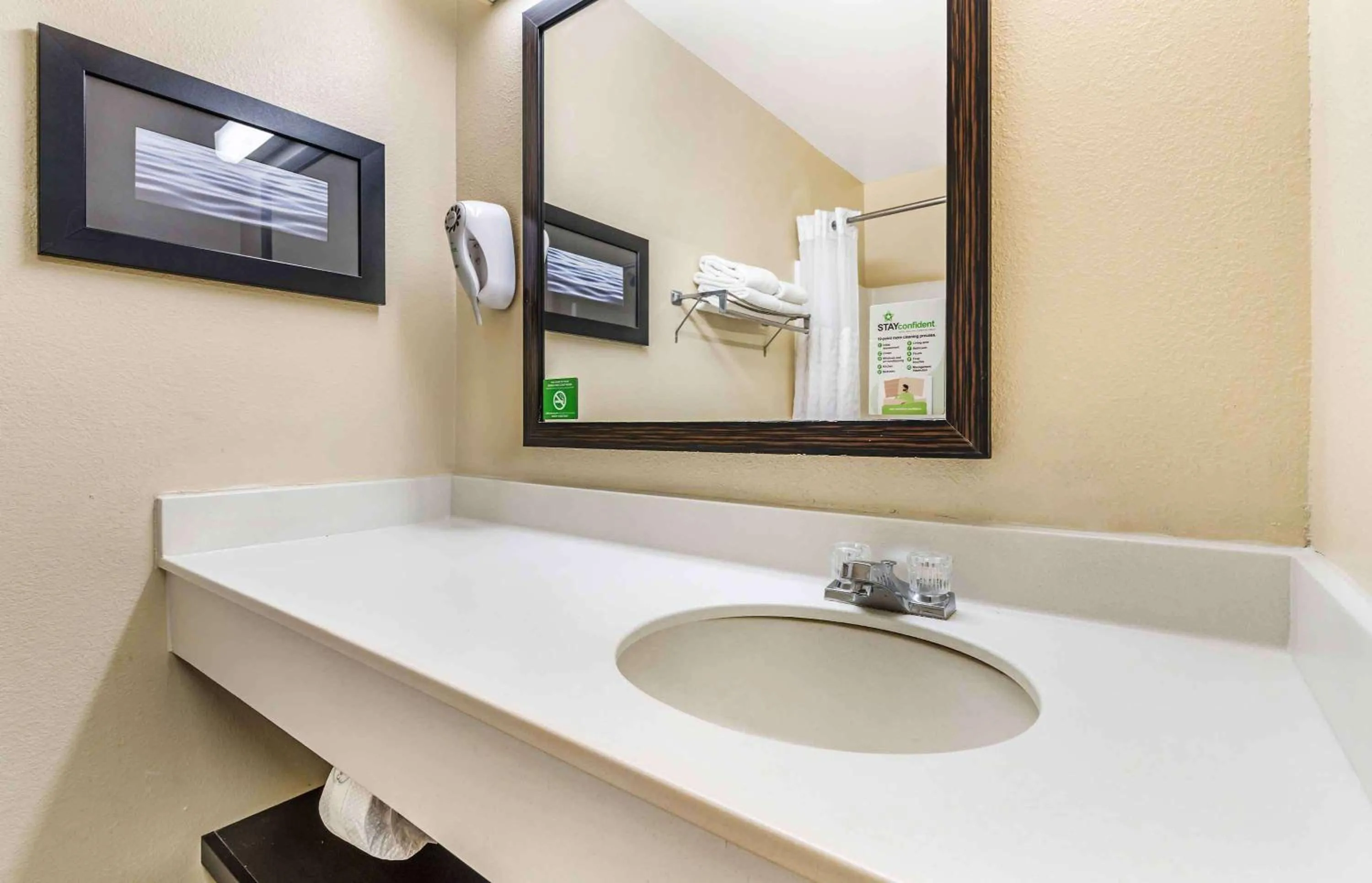 Bathroom in Extended Stay America Suites - Minneapolis - Woodbury