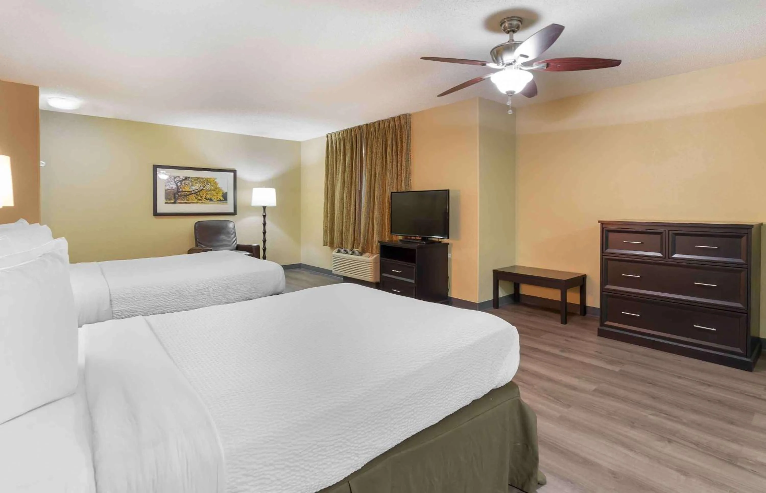 Bedroom, Bed in Extended Stay America Suites - Fairfield - Napa Valley