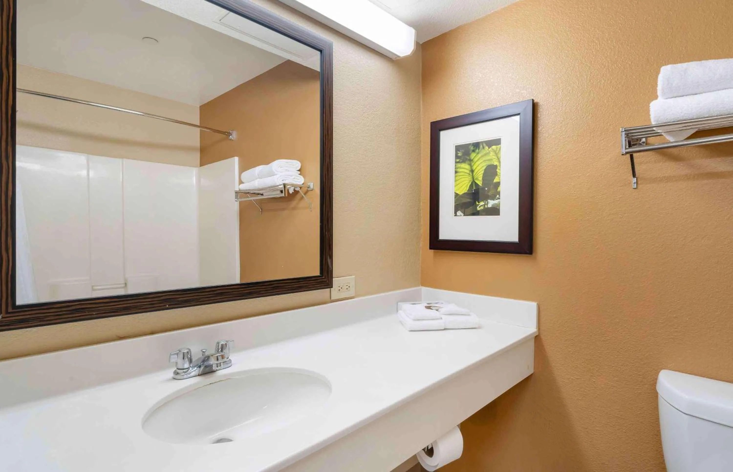 Bathroom in Extended Stay America Suites - Fairfield - Napa Valley