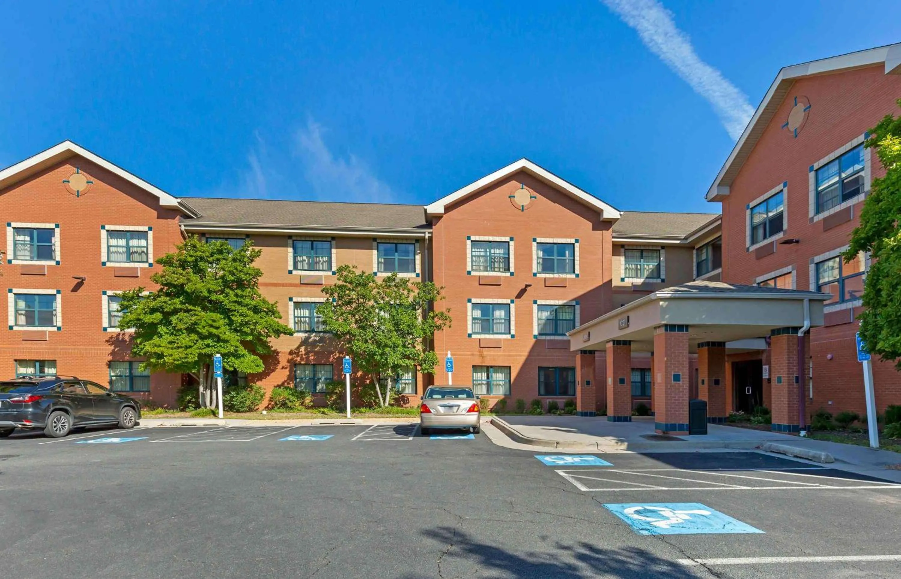 Property building in Extended Stay America Suites - Washington, DC - Herndon - Dulles