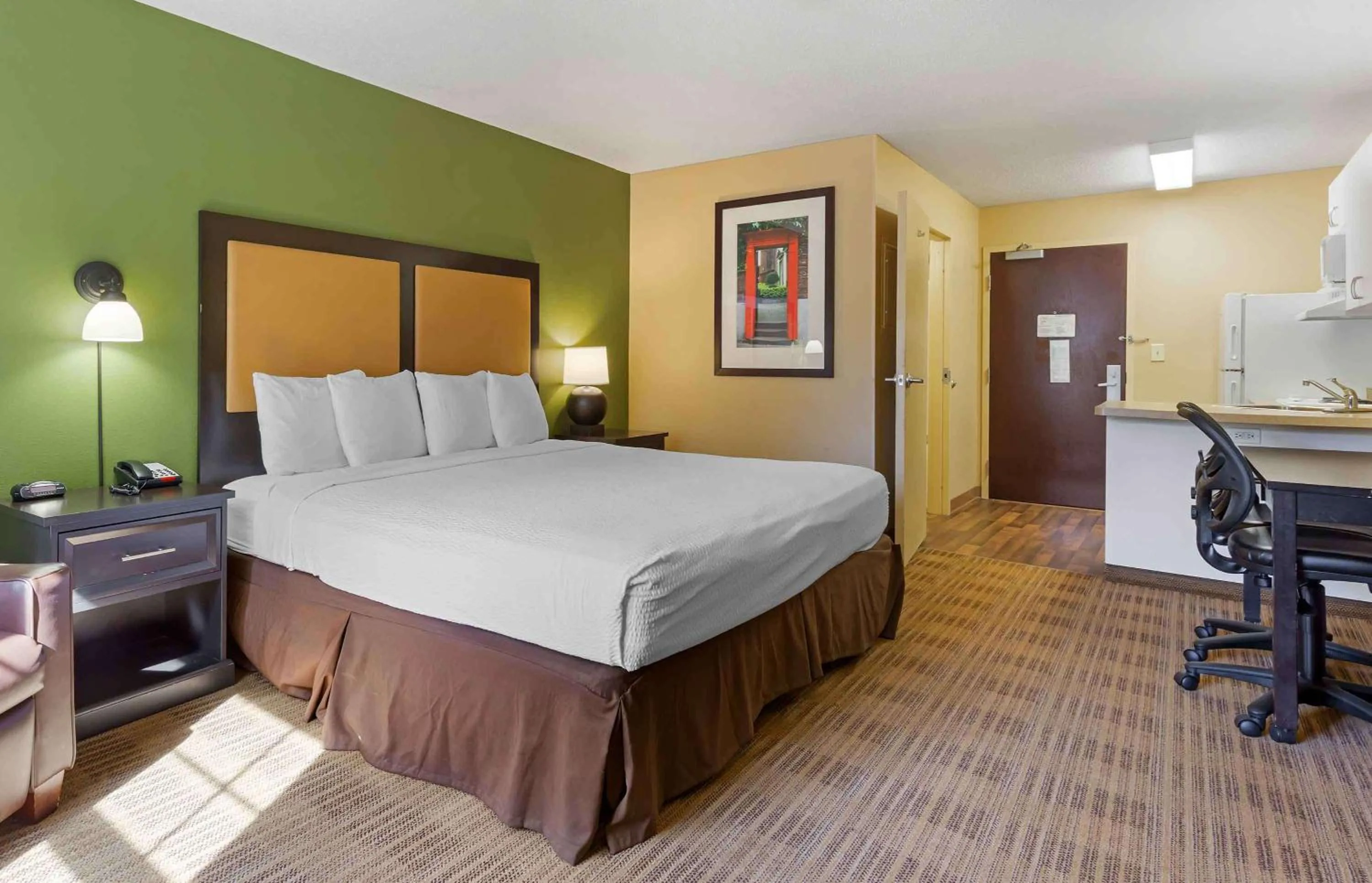 Bedroom, Bed in Extended Stay America Suites - Washington, DC - Herndon - Dulles