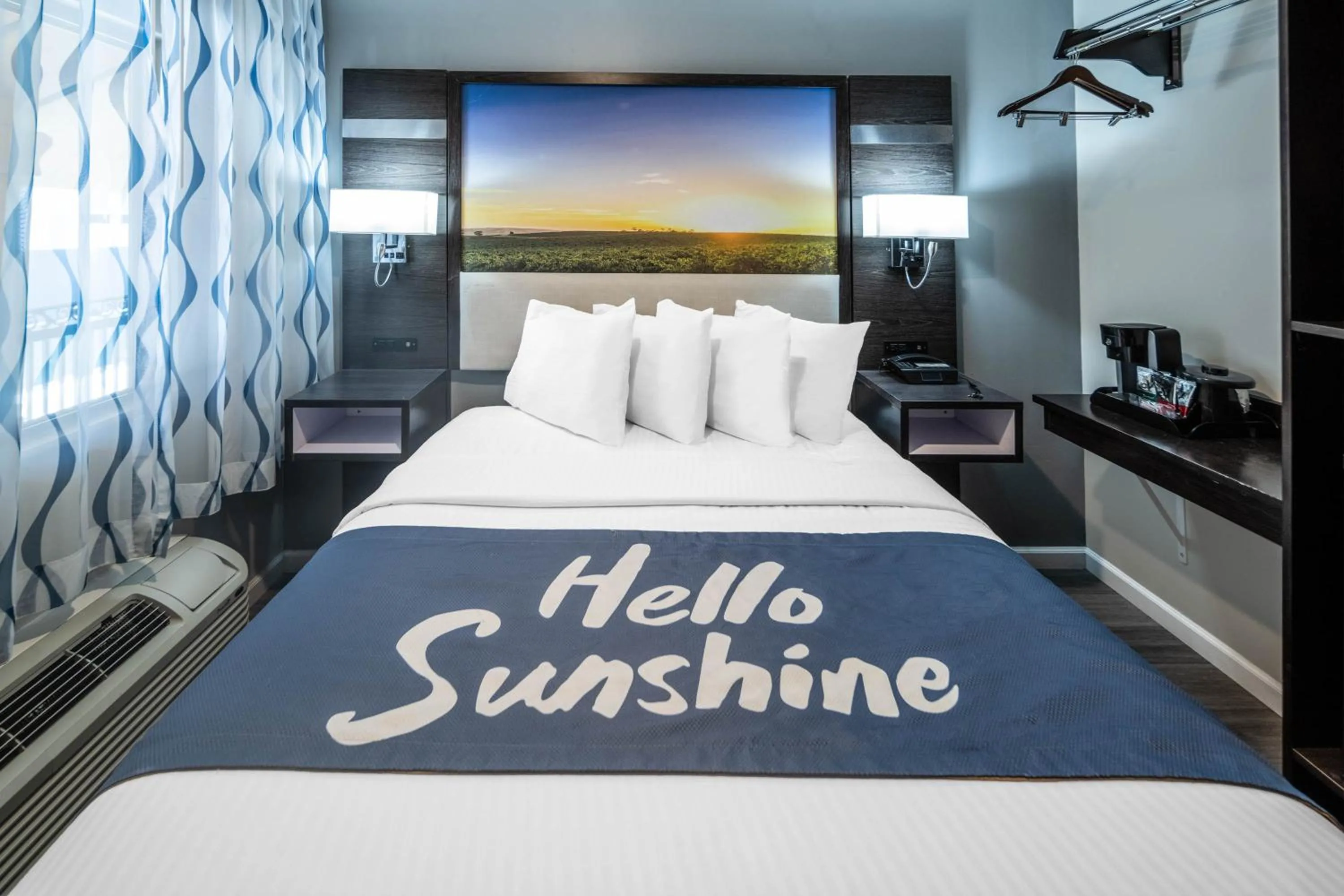 Bed in Days Inn by Wyndham Galt - Elk Grove South