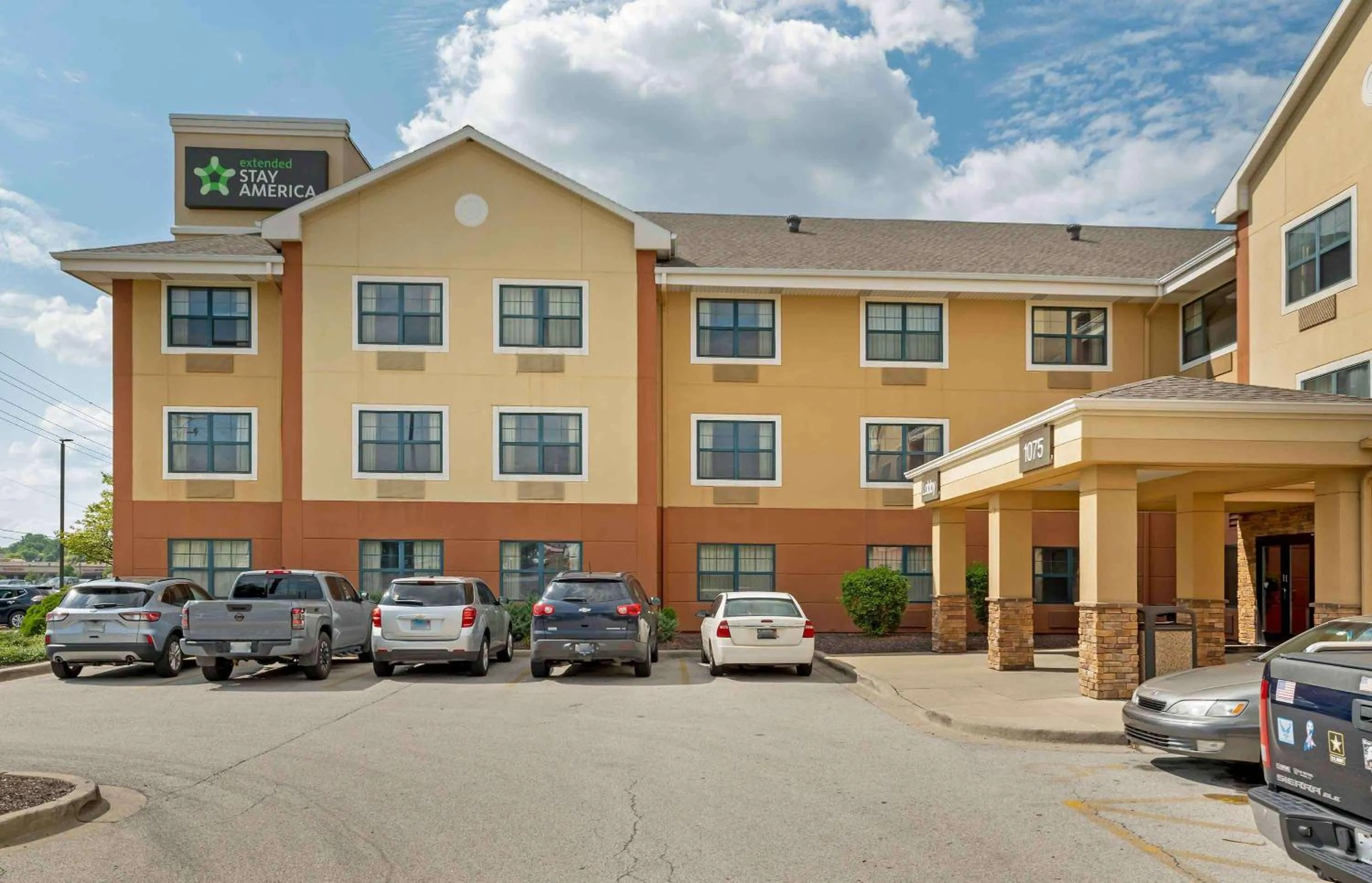 Property building in Extended Stay America Select Suites - Chicago - Hanover Park
