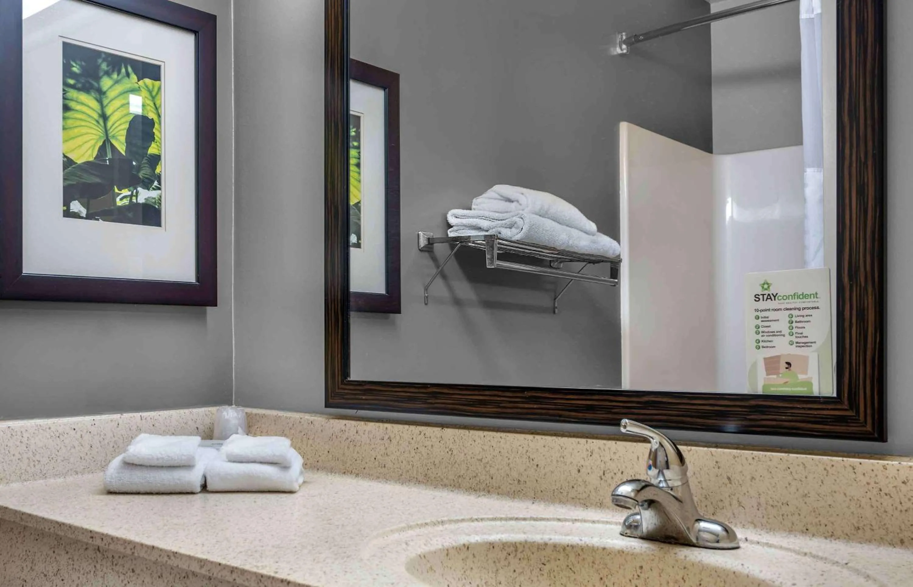 Bathroom in Extended Stay America Select Suites - Chicago - Hanover Park