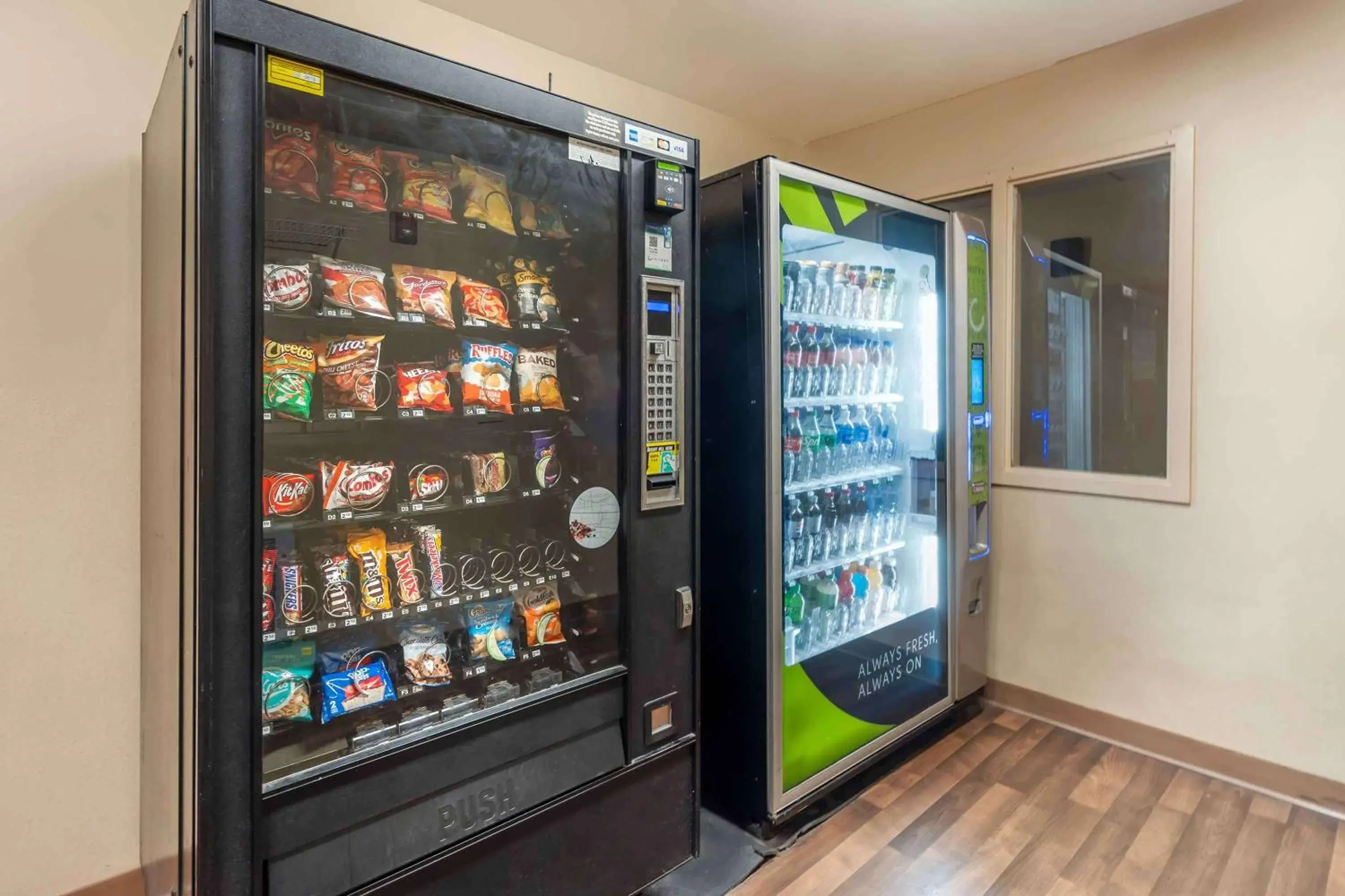 Property building in Extended Stay America Suites - Chicago - Woodfield Mall Property building in Extended Stay America Suites - Chicago - Woodfield Mall