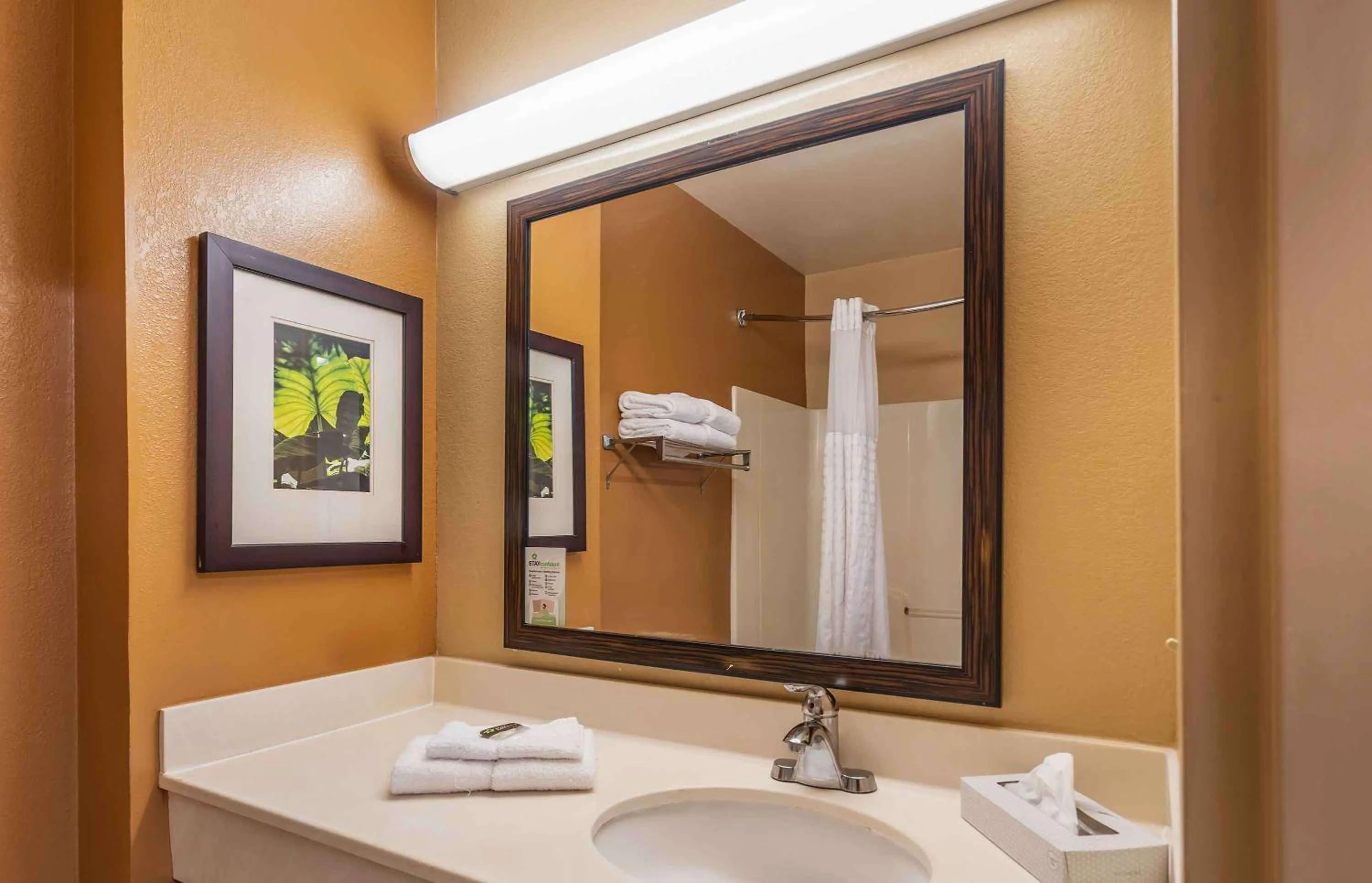 Bathroom in Extended Stay America Suites - Chicago - Woodfield Mall