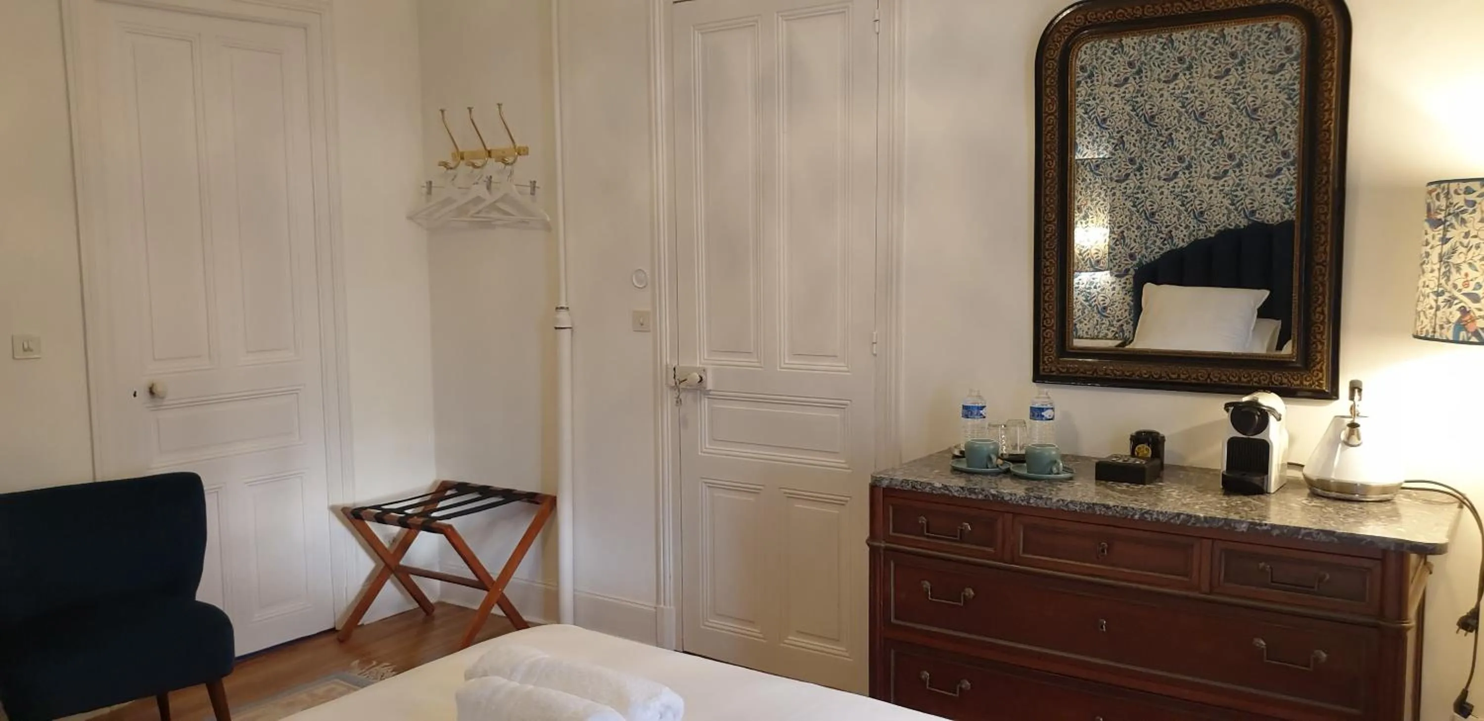Coffee/tea facilities, Bed in LA MAISON LEONARD