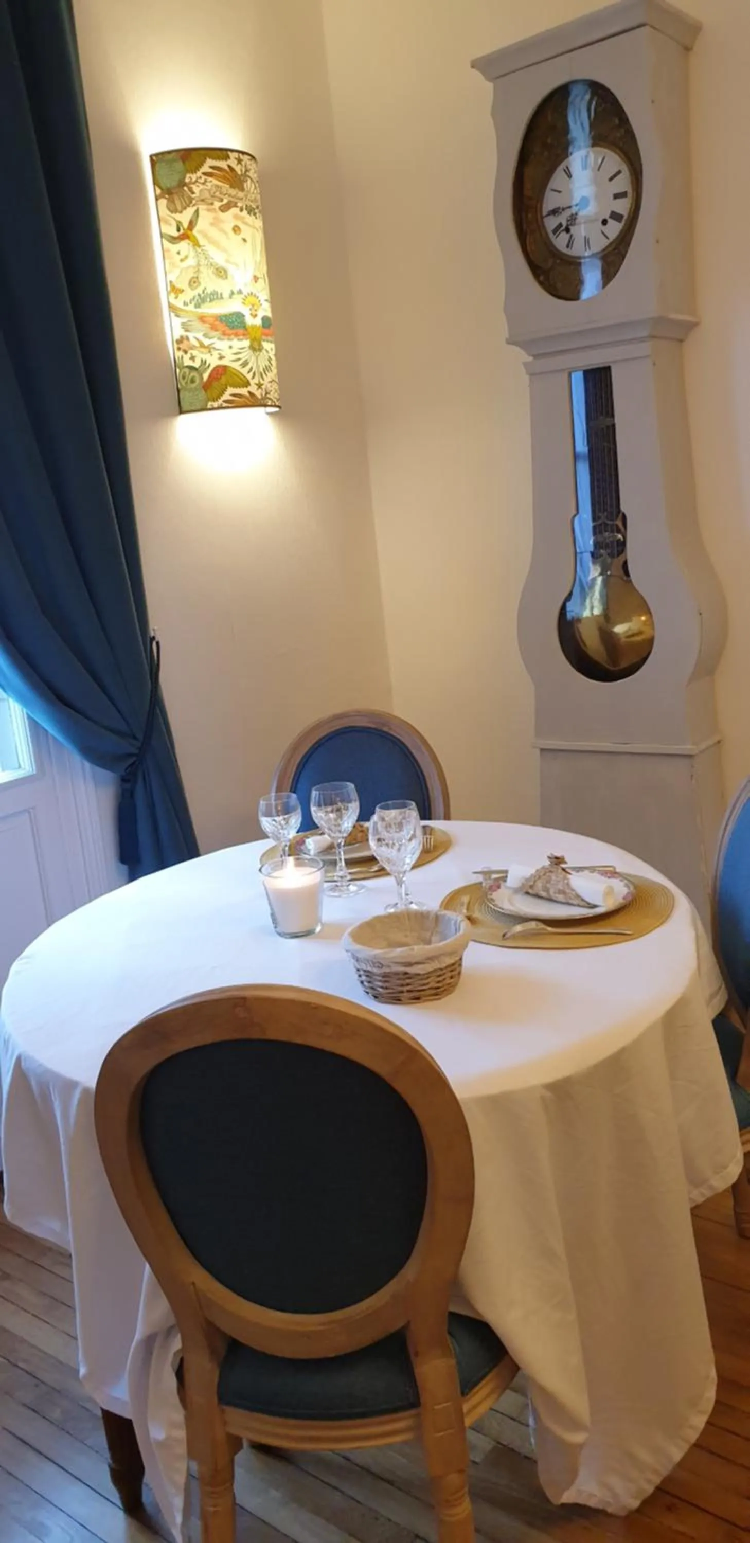 Dining area in LA MAISON LEONARD