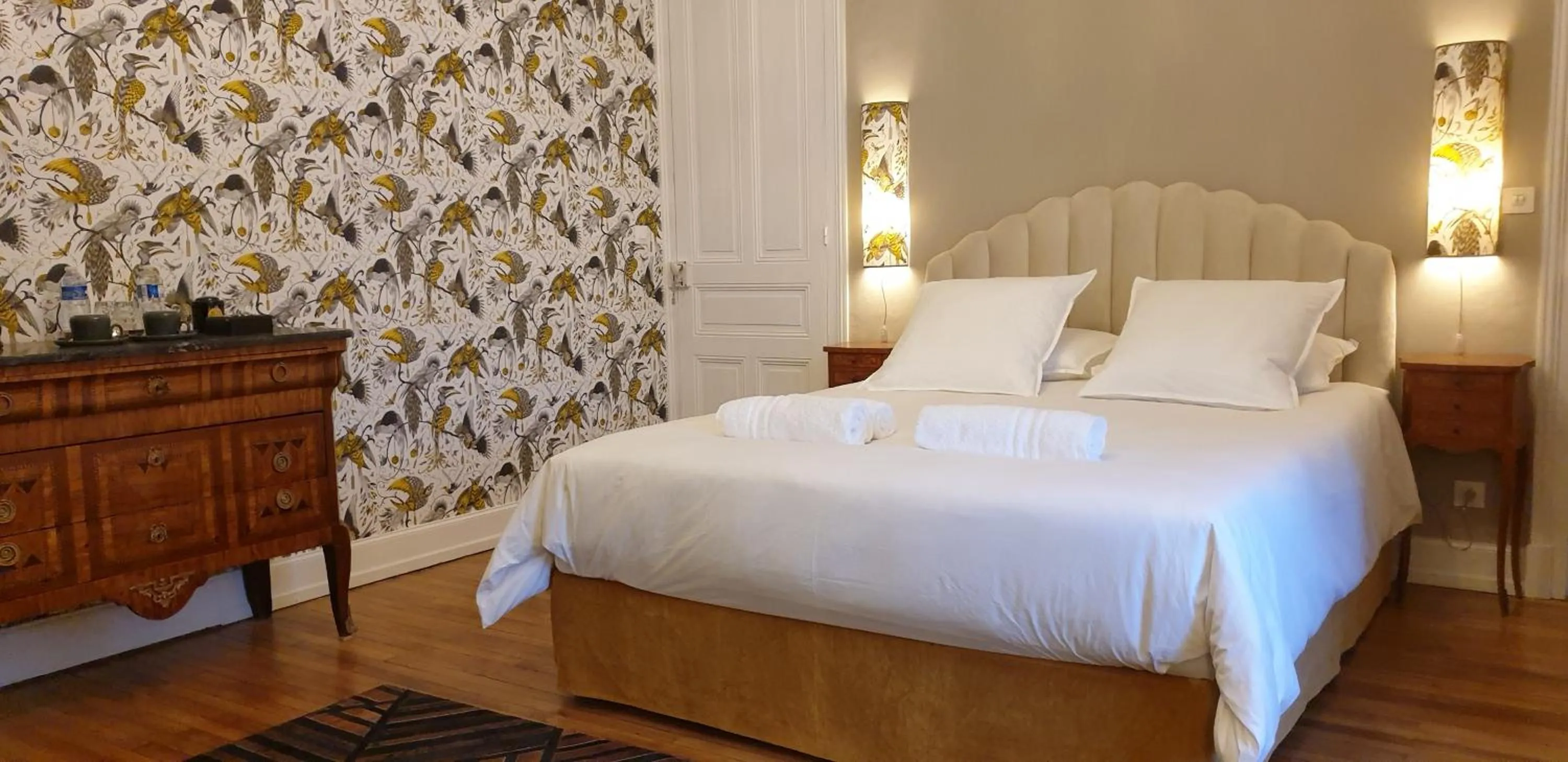 Photo of the whole room, Bed in LA MAISON LEONARD