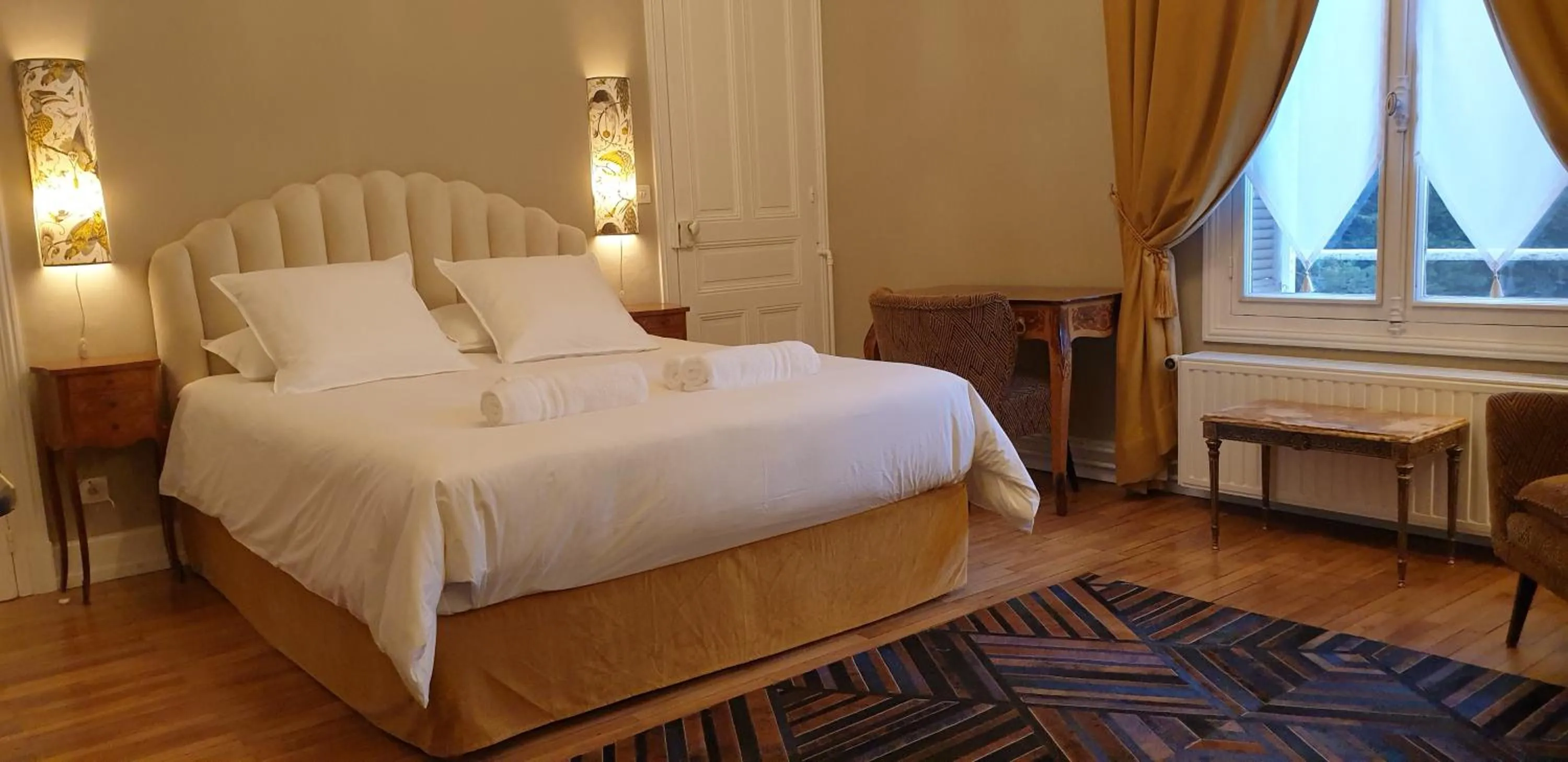 Photo of the whole room, Bed in LA MAISON LEONARD