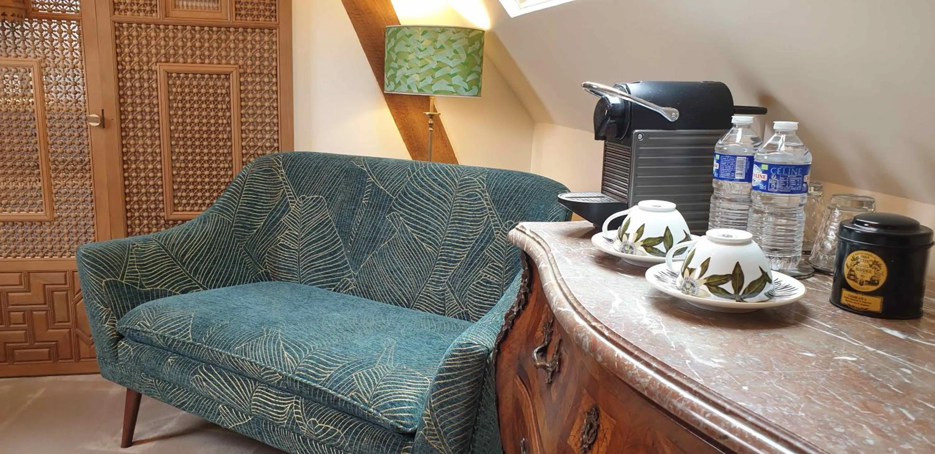 Coffee/tea facilities in LA MAISON LEONARD