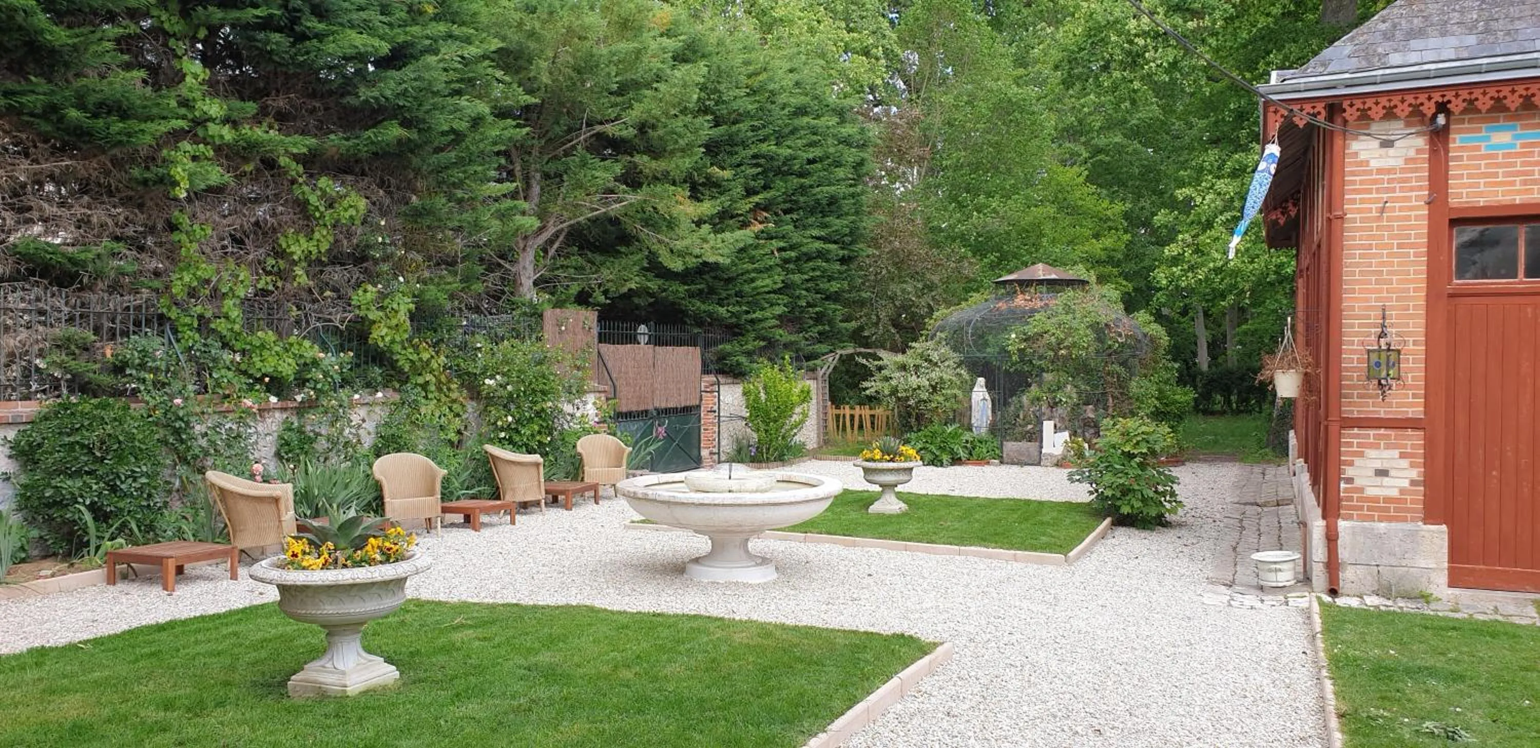 Garden in LA MAISON LEONARD