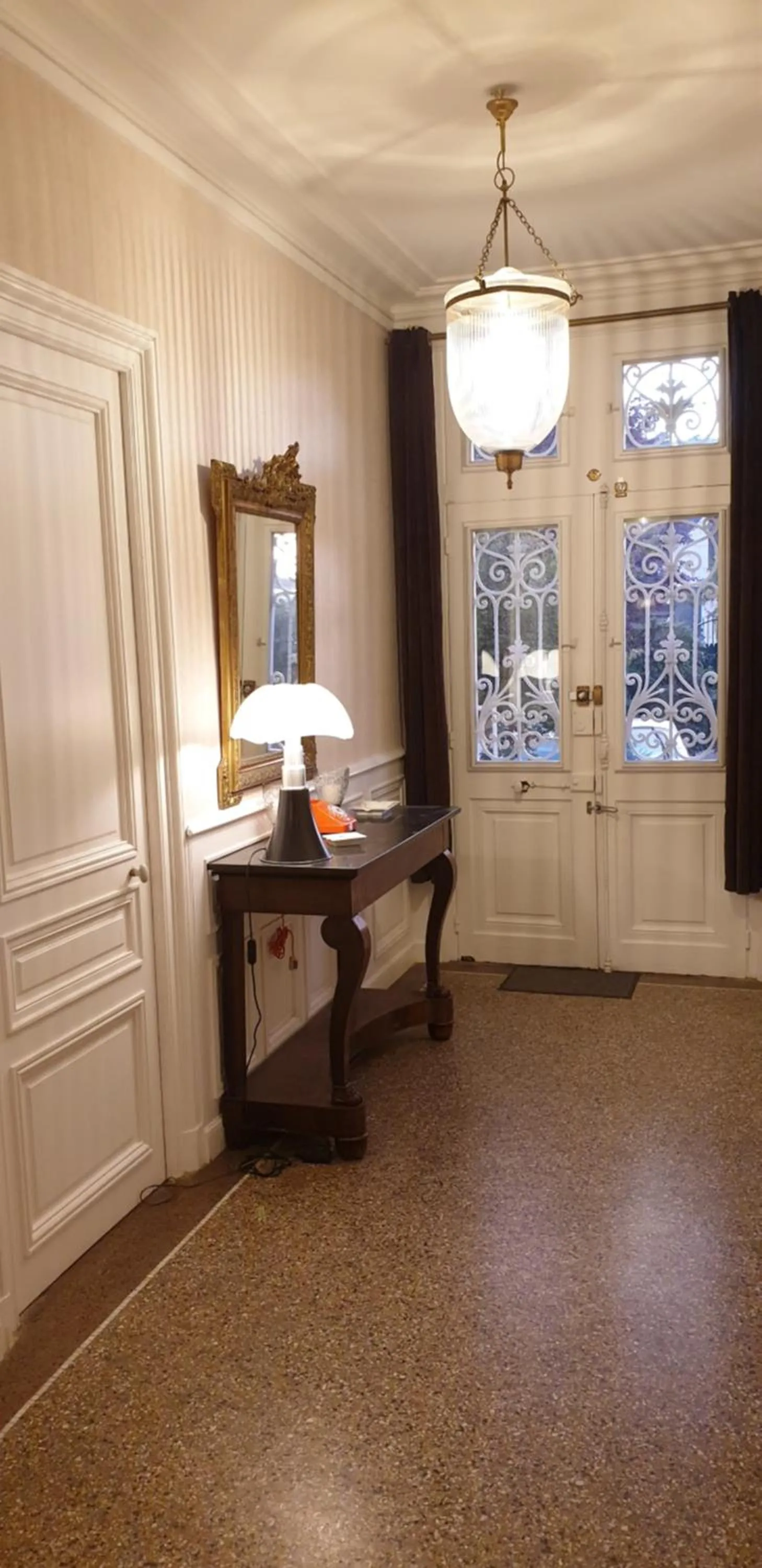 Facade/entrance in LA MAISON LEONARD