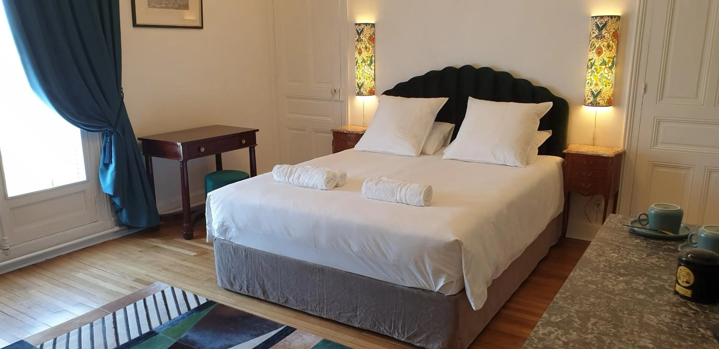 Photo of the whole room, Bed in LA MAISON LEONARD
