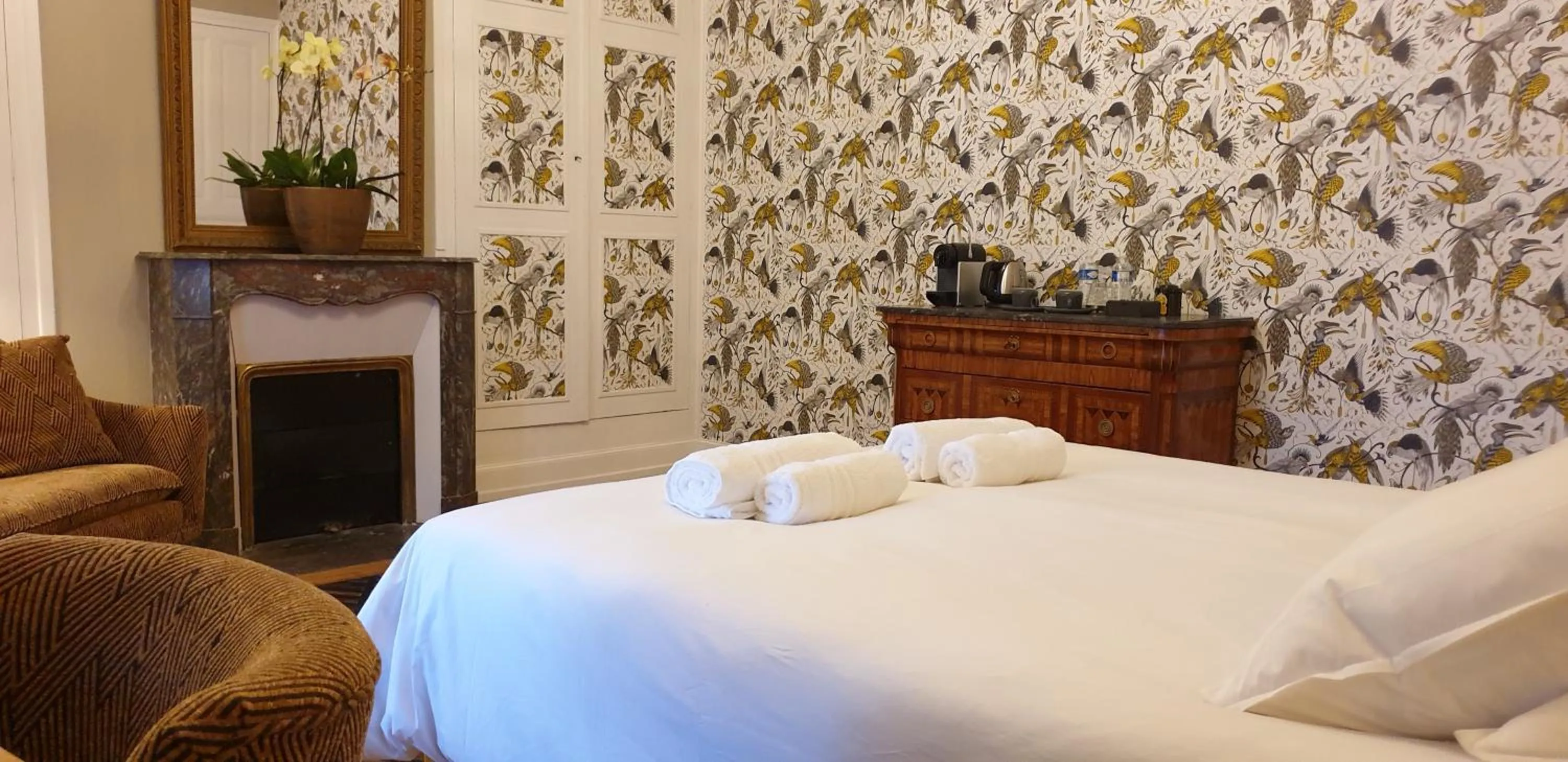 Photo of the whole room, Bed in LA MAISON LEONARD